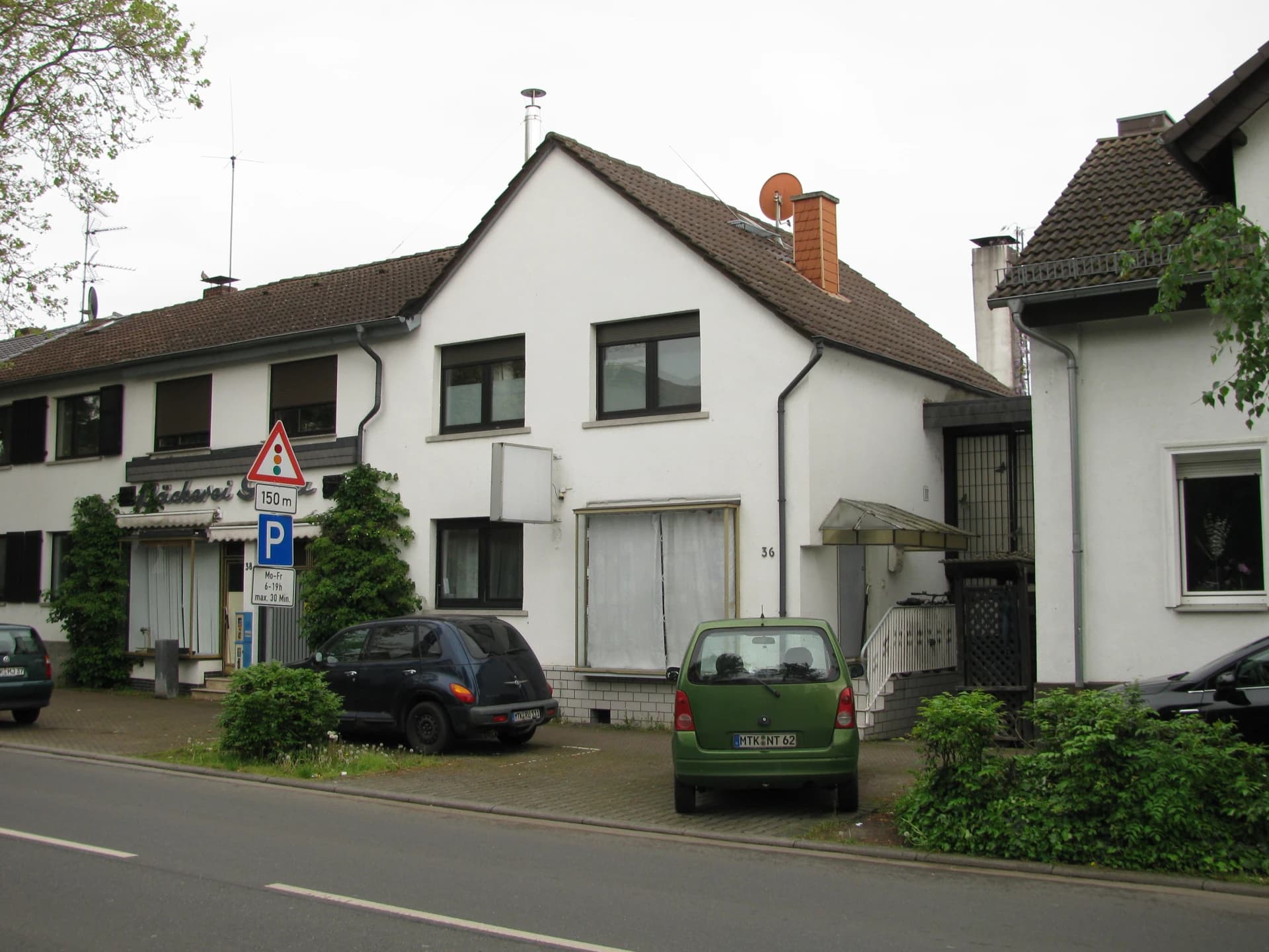 Wohn- und Geschäftshäuser an der Frankfurter Straße in Hattersheim am Main