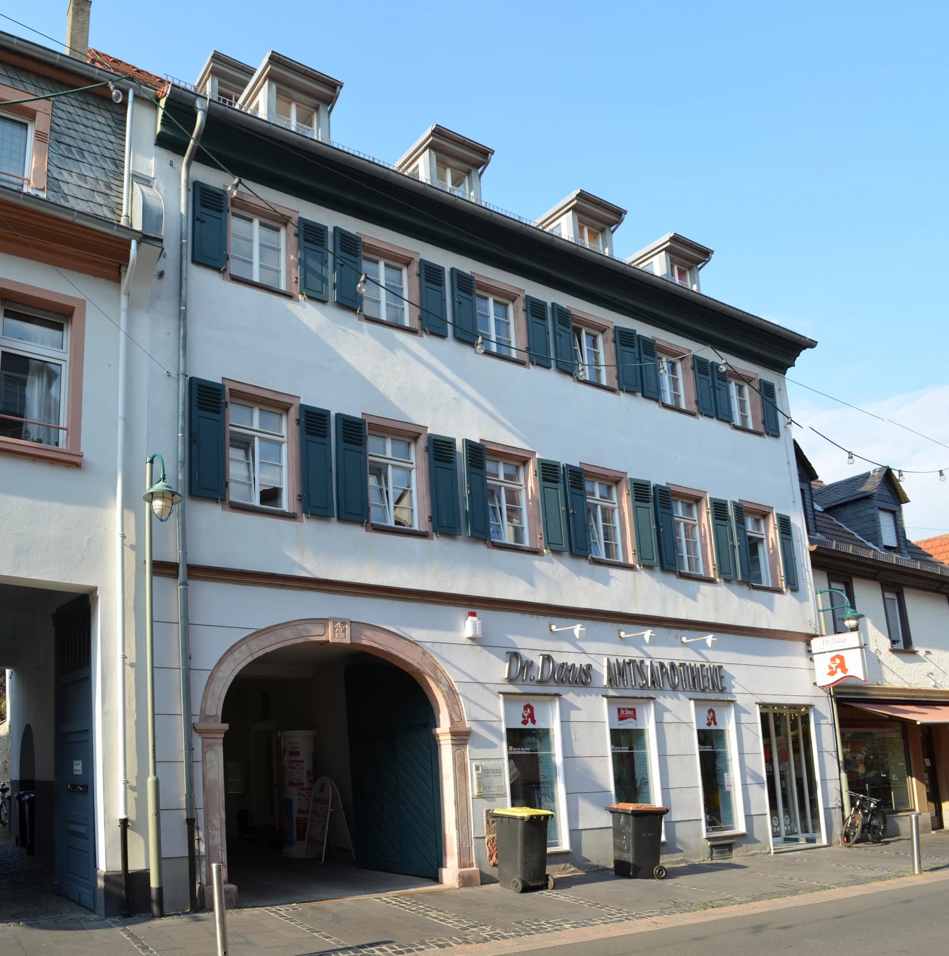 Historisches Wohnhaus mit Toreinfahrt in der Frankfurter Straße 8 in Hochheim am Main