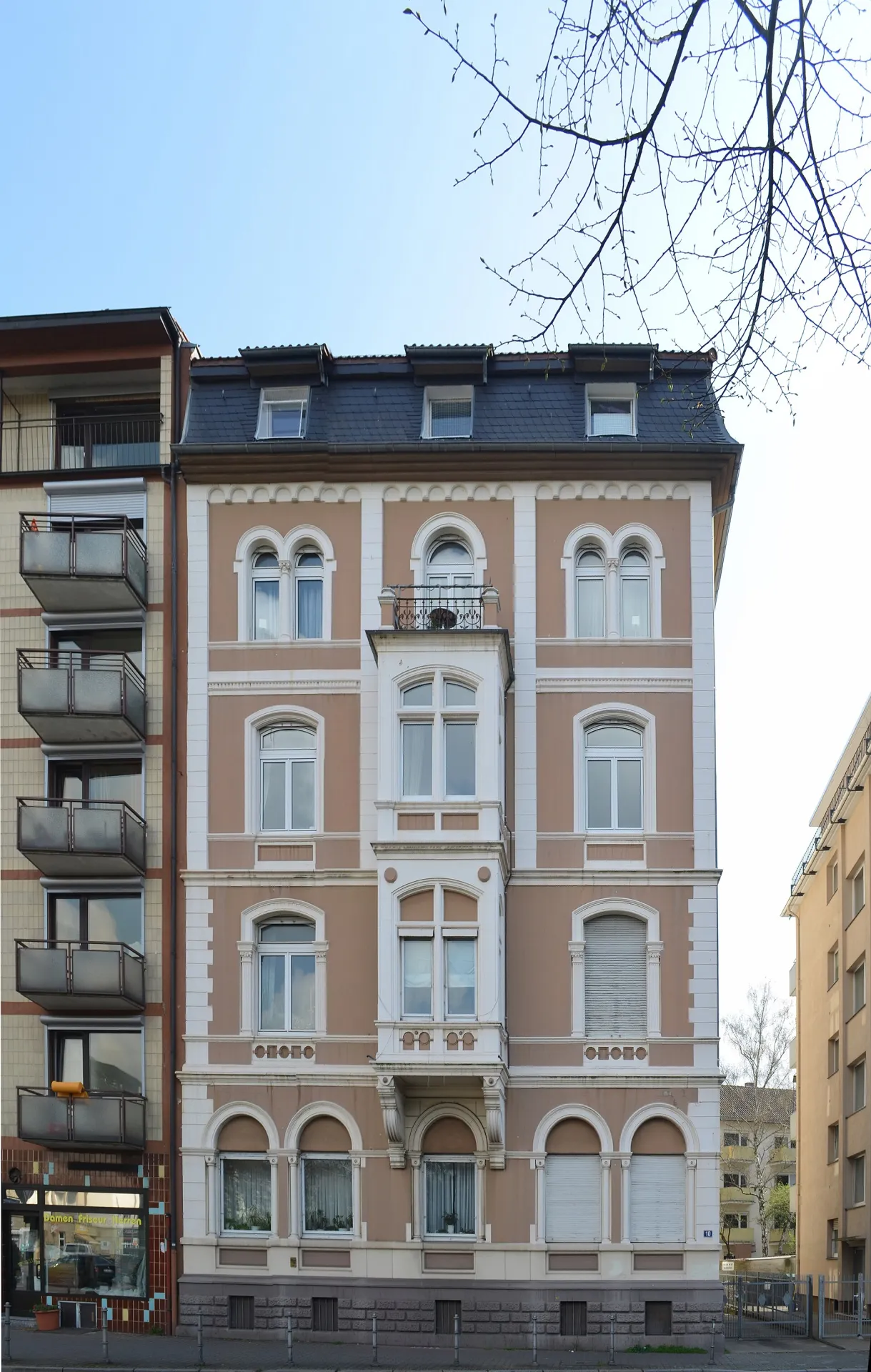 Stuckfassade an der Friedberger Anlage im Frankfurter Nordend