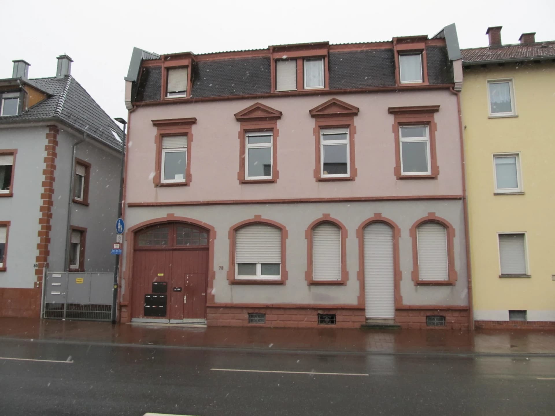 Wohnhaus mit Sandsteingliederung an der Friedberger Straße in Bad Vilbel