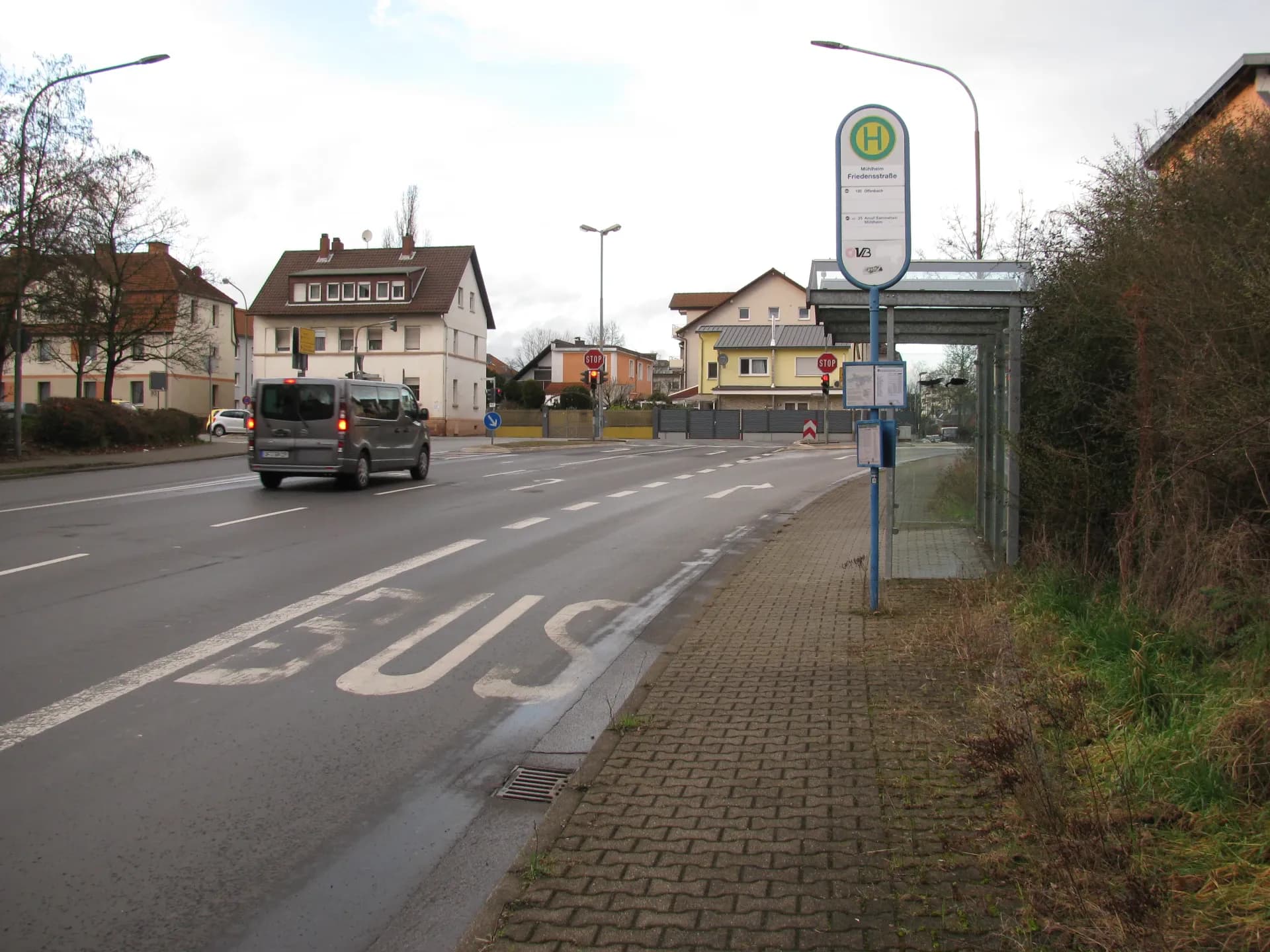 Bushaltestelle an der Friedensstraße in Mühlheim am Main