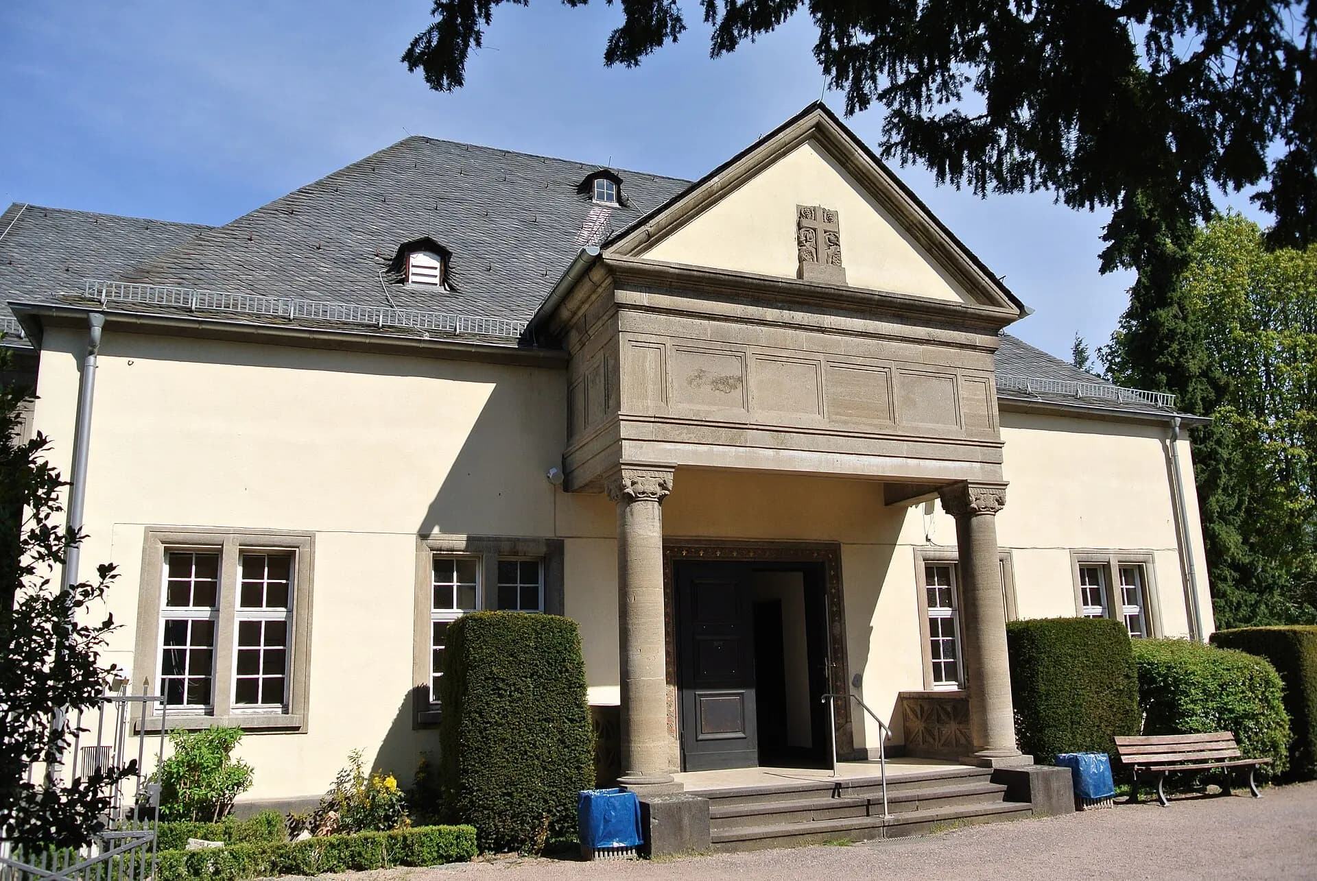 Trauerhalle des Friedhofs in Frankfurt Fechenheim