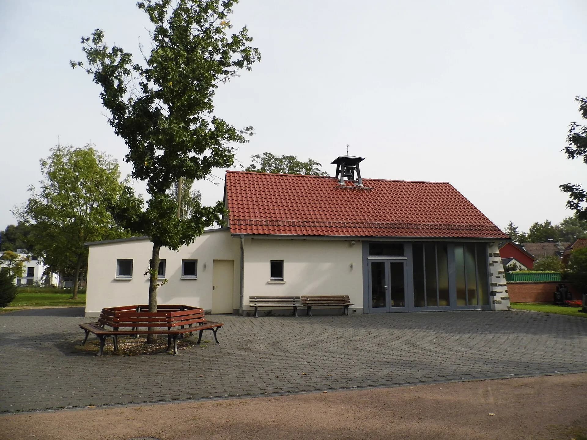 Trauerhalle auf dem Friedhof in Frankfurt Harheim