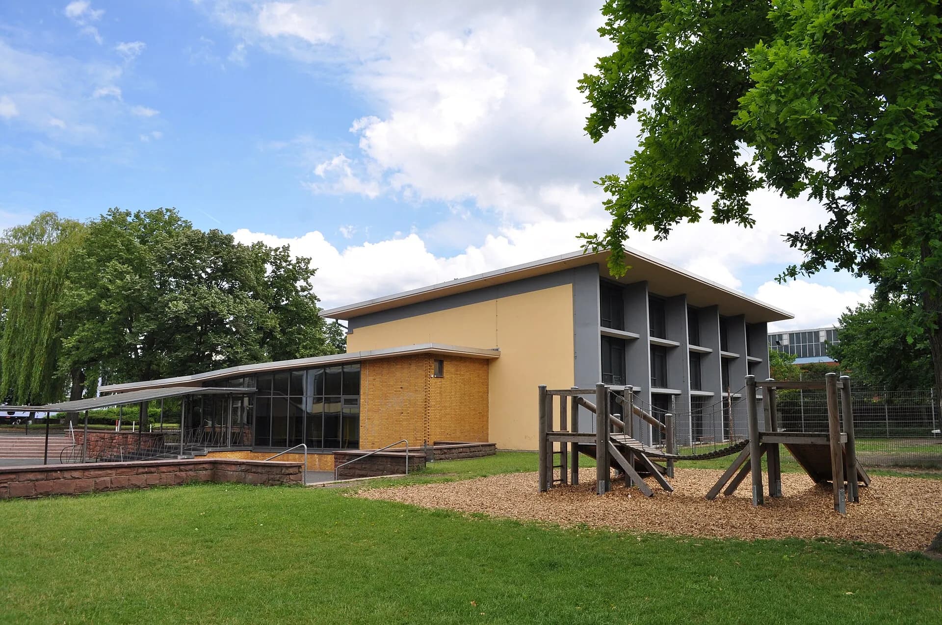 Pausenhof der Friedrich-Ebert-Schule in Offenbach-Waldheim