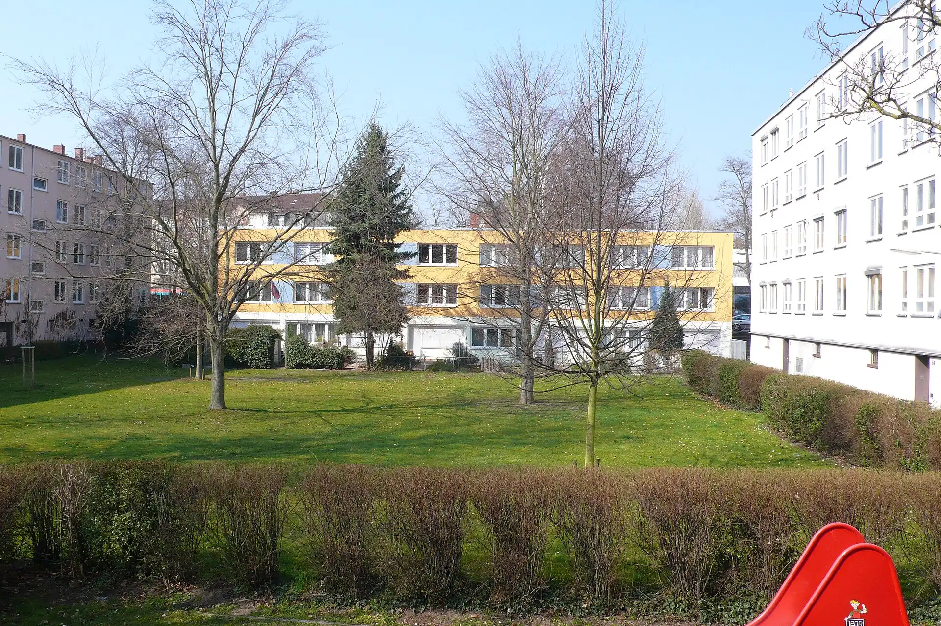 Grünzug zwischen den Bauten der Friedrich-Ebert-Siedlung im Frankfurter Gallus