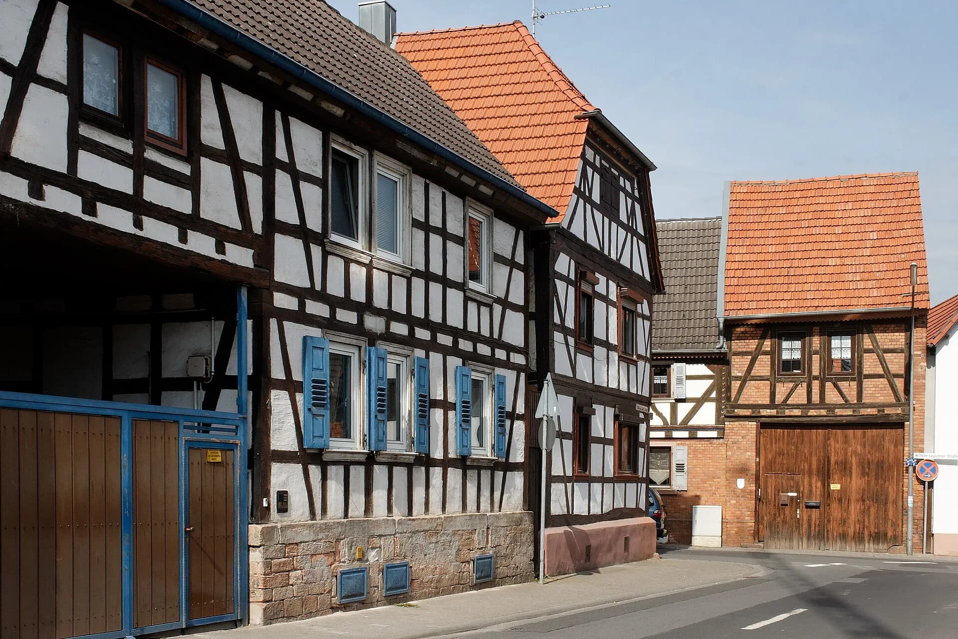 Fachwerkhäuser mit Scheunentor in der Friedrich-Ebert-Straße in Schaafheim