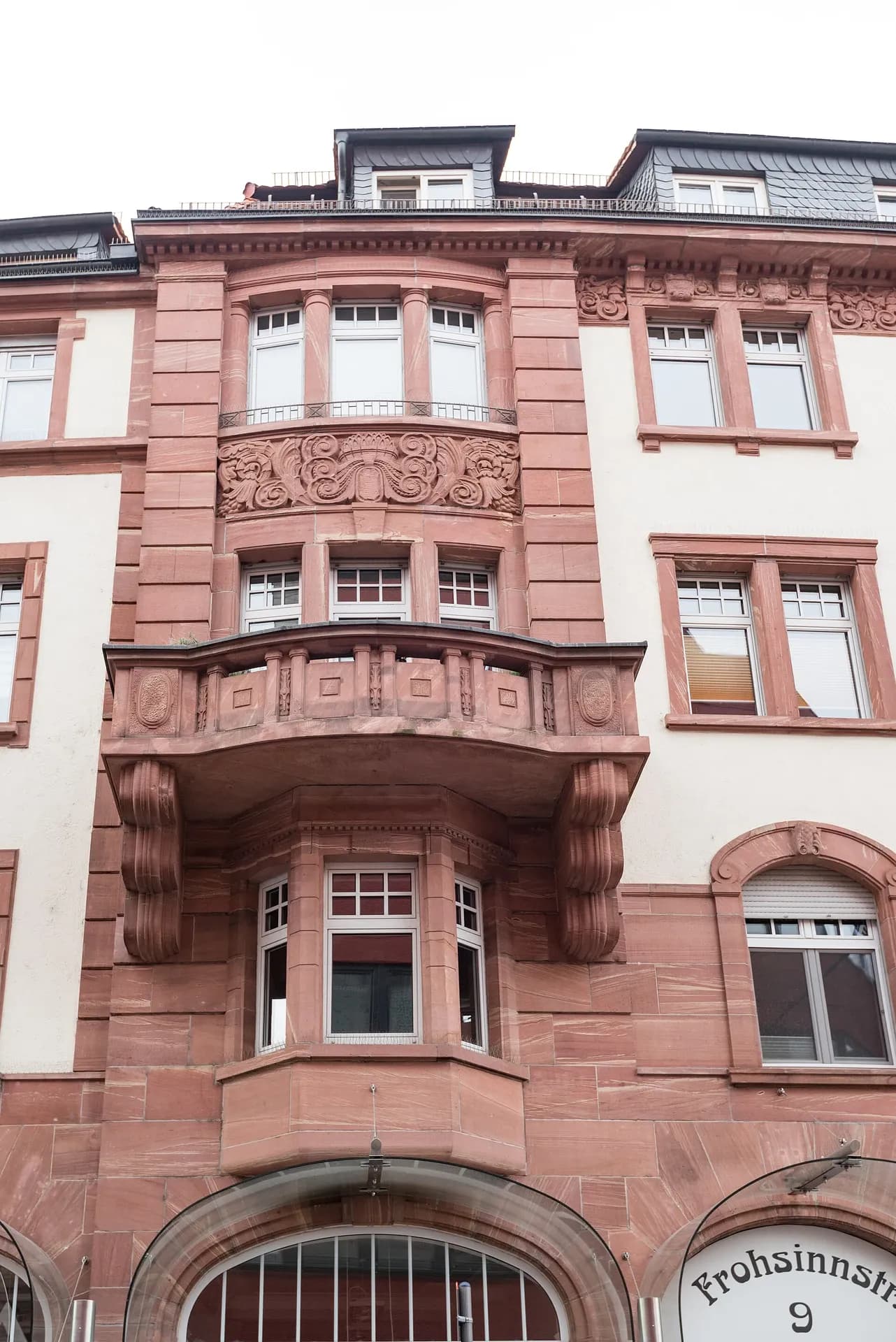 Sandsteinhaus mit Erker in der Frohsinnstraße in Aschaffenburg