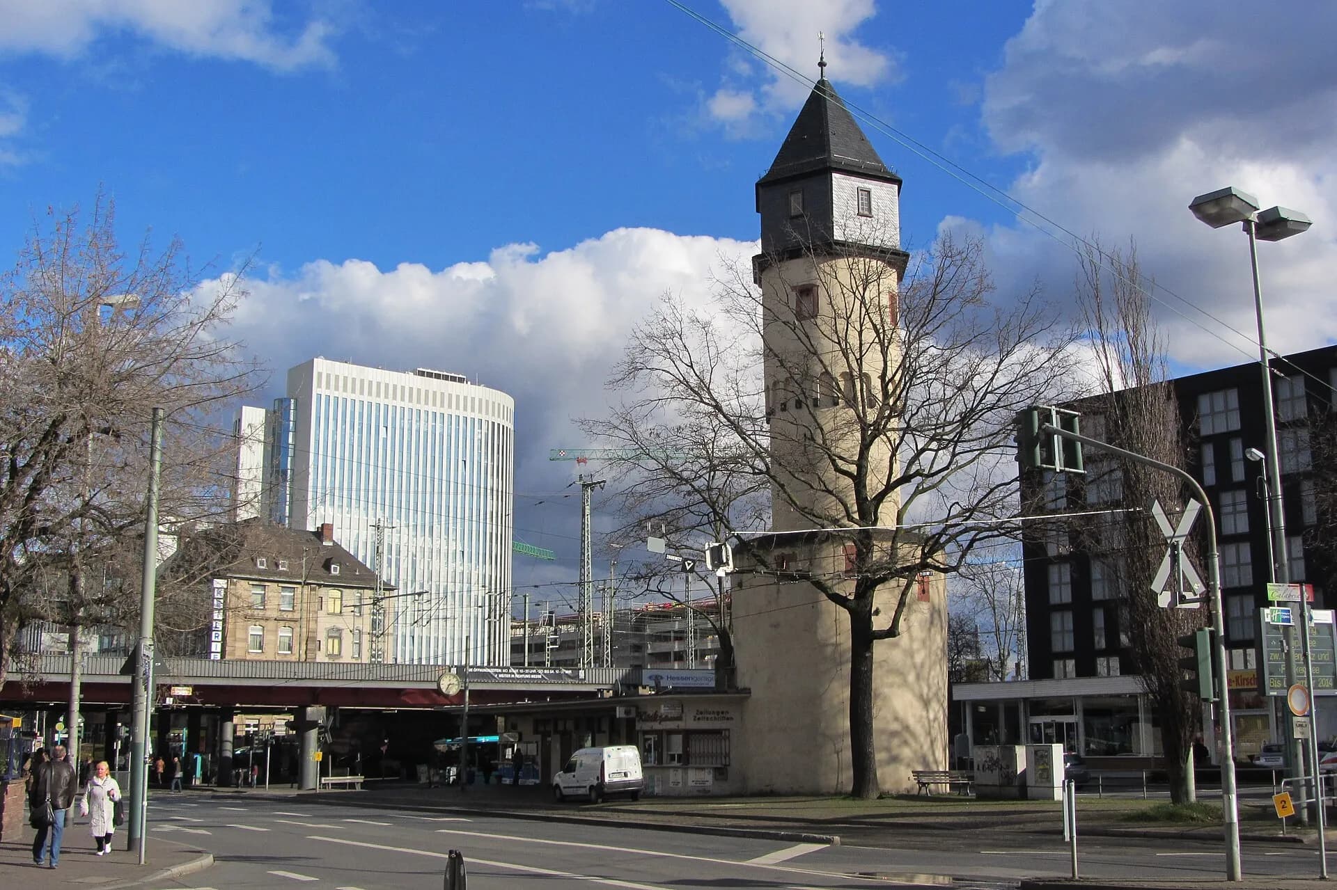 Galluswarte am Platz im Frankfurter Gallus