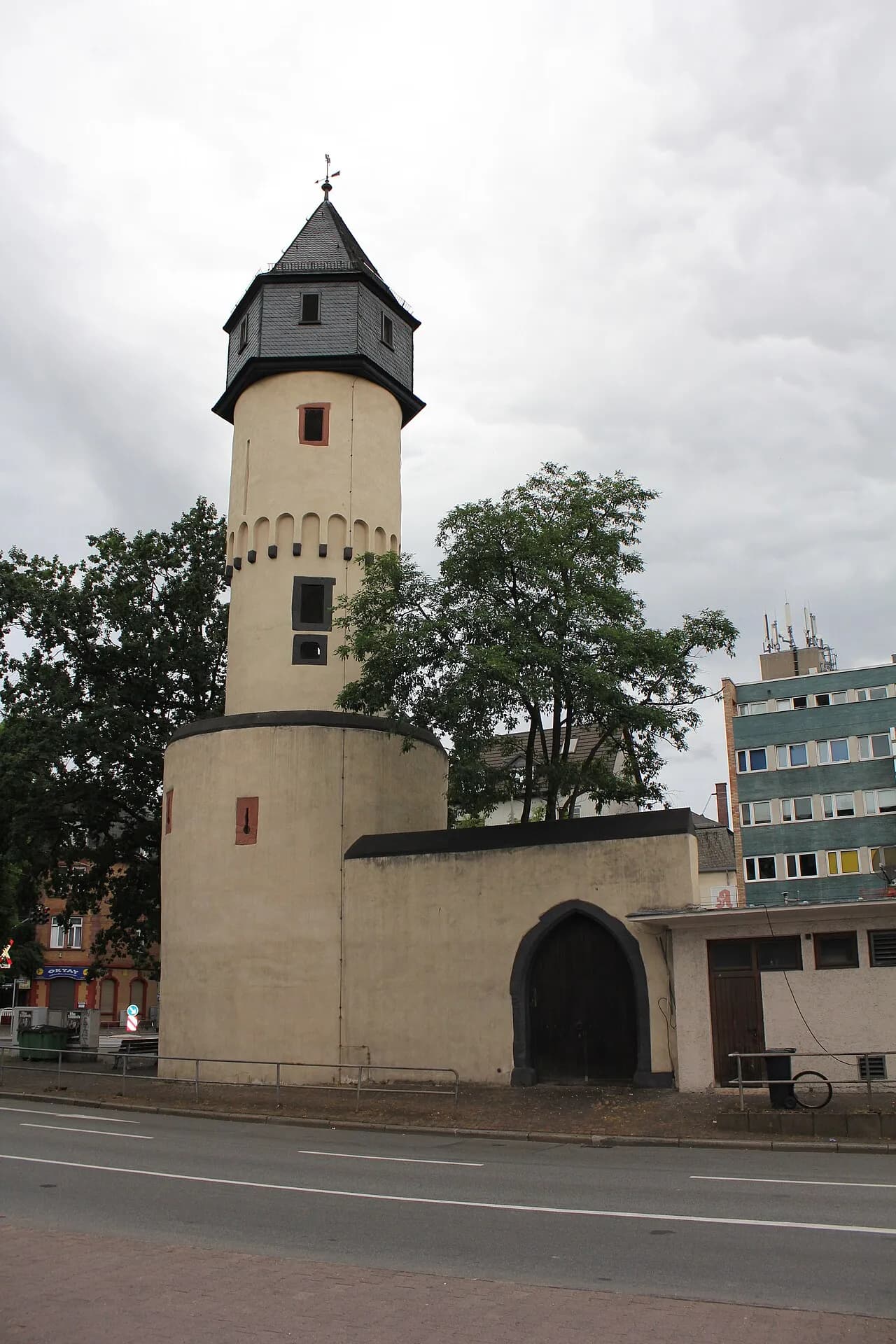 Galluswarte von der Straßenseite im Frankfurter Gallus
