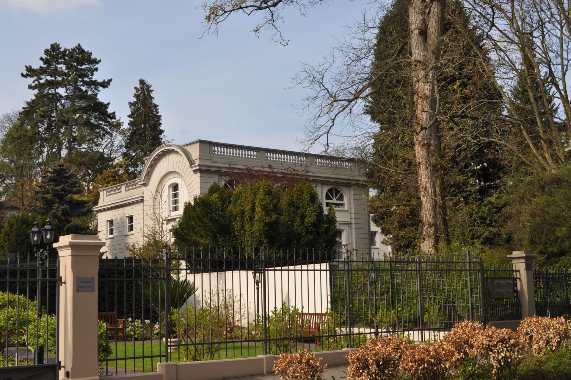 Klassizistischer Gartenbau an der Kaiser-Friedrich-Promenade in Bad Homburg