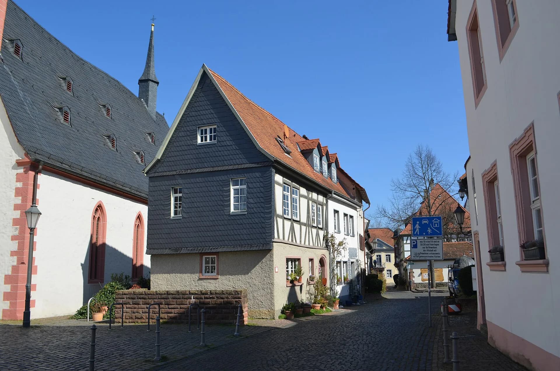 Blick durch die Wenckstraße in Hanau-Steinheim