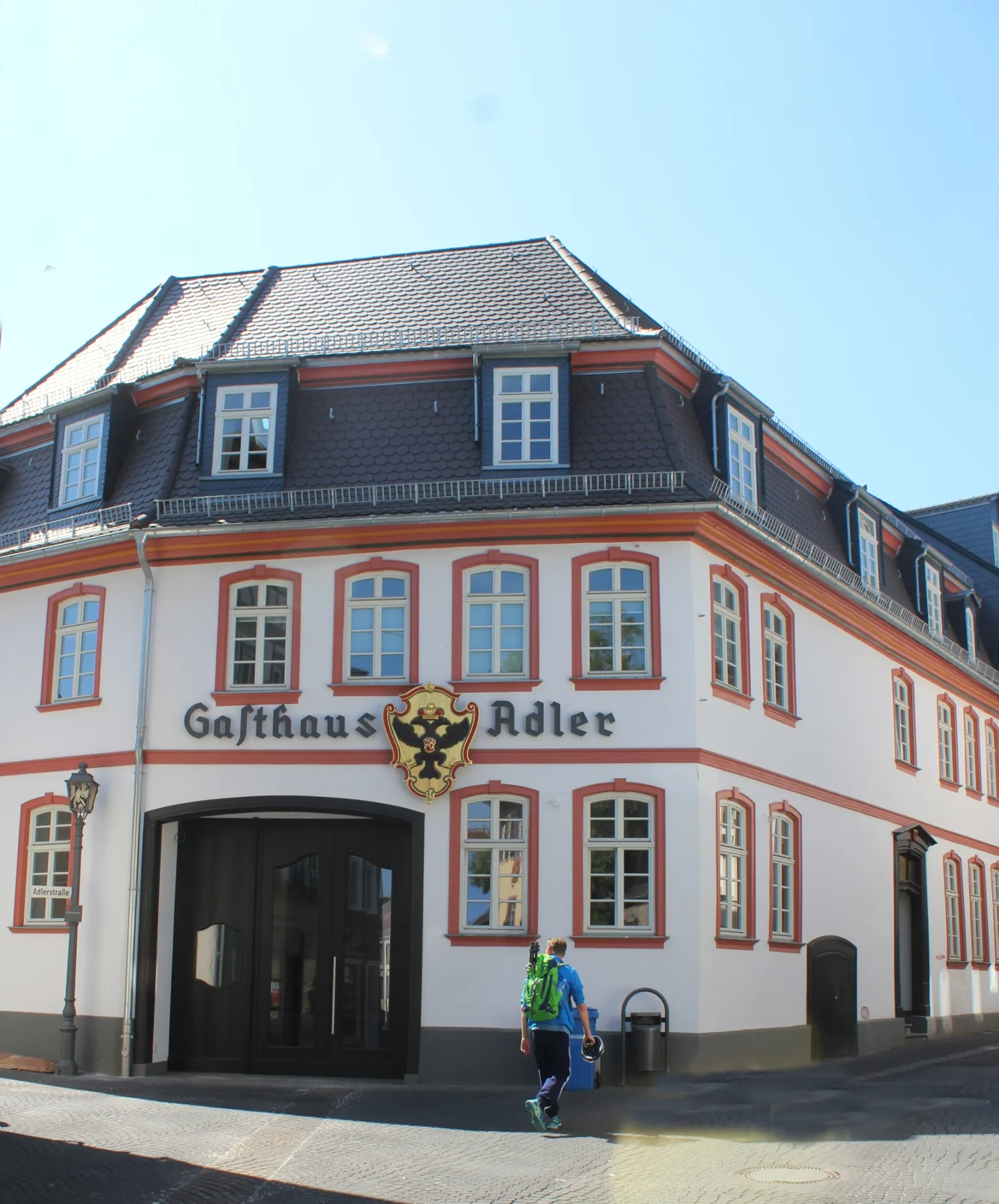 Eckansicht des Gasthauses Adler in Kronberg im Taunus