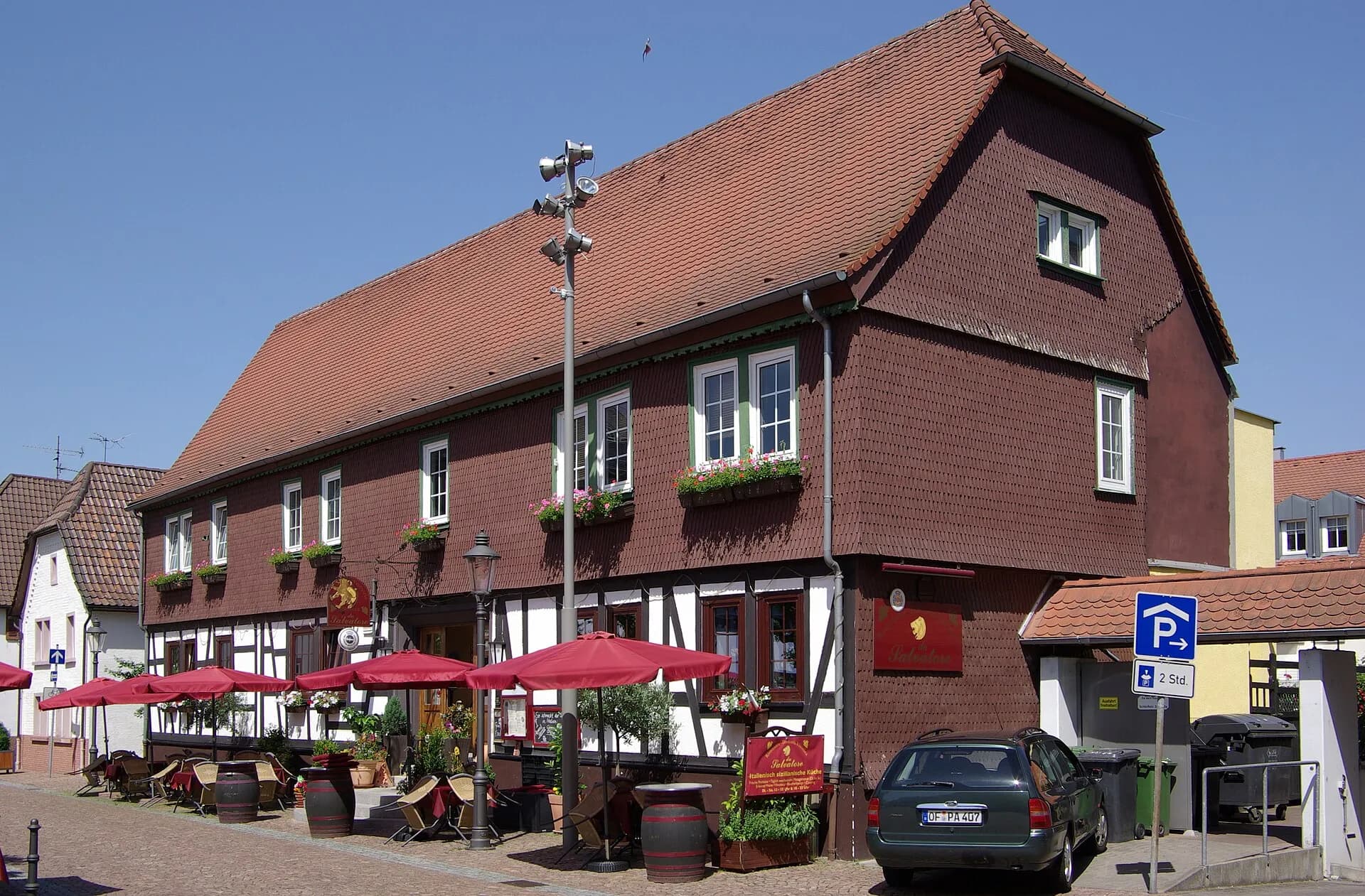 Gasthaus Zum Goldenen Löwen an der Schlossstraße in Heusenstamm