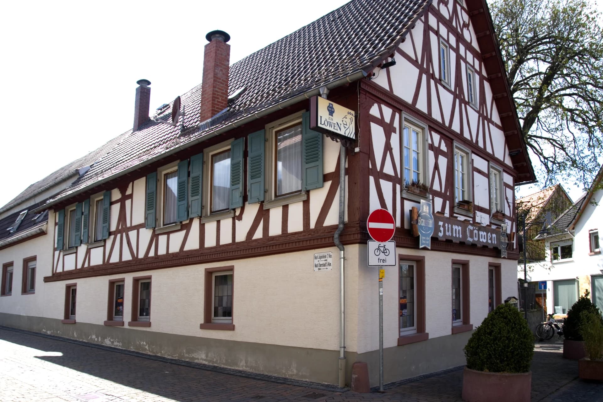Gasthaus Zum Löwen an der Bergstraße in Seeheim-Jugenheim