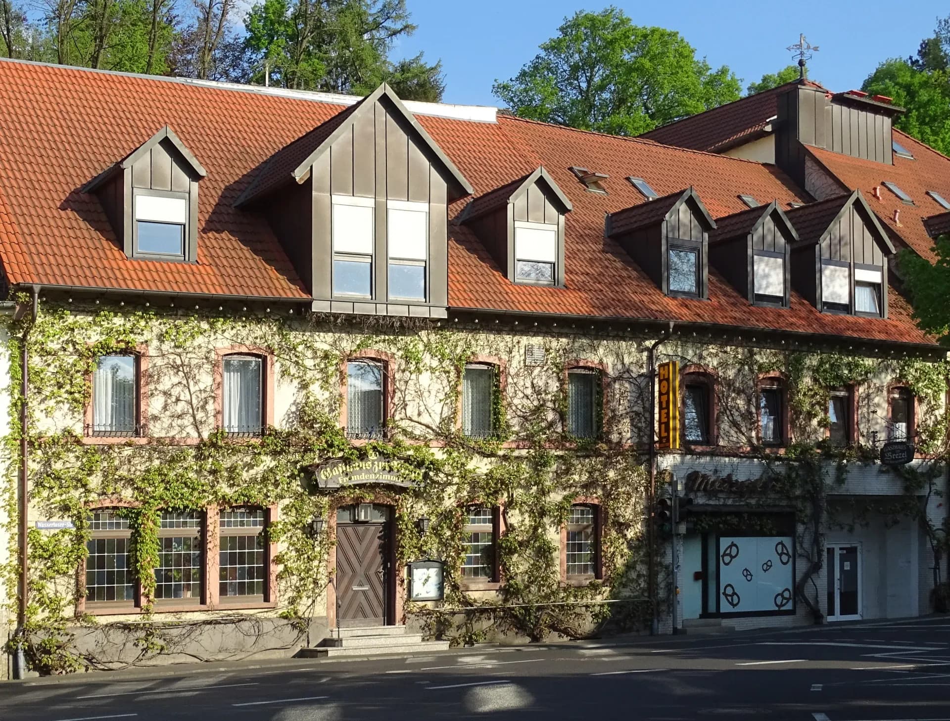 Gasthaus zur Brezel an der Wasserloser Straße in Alzenau