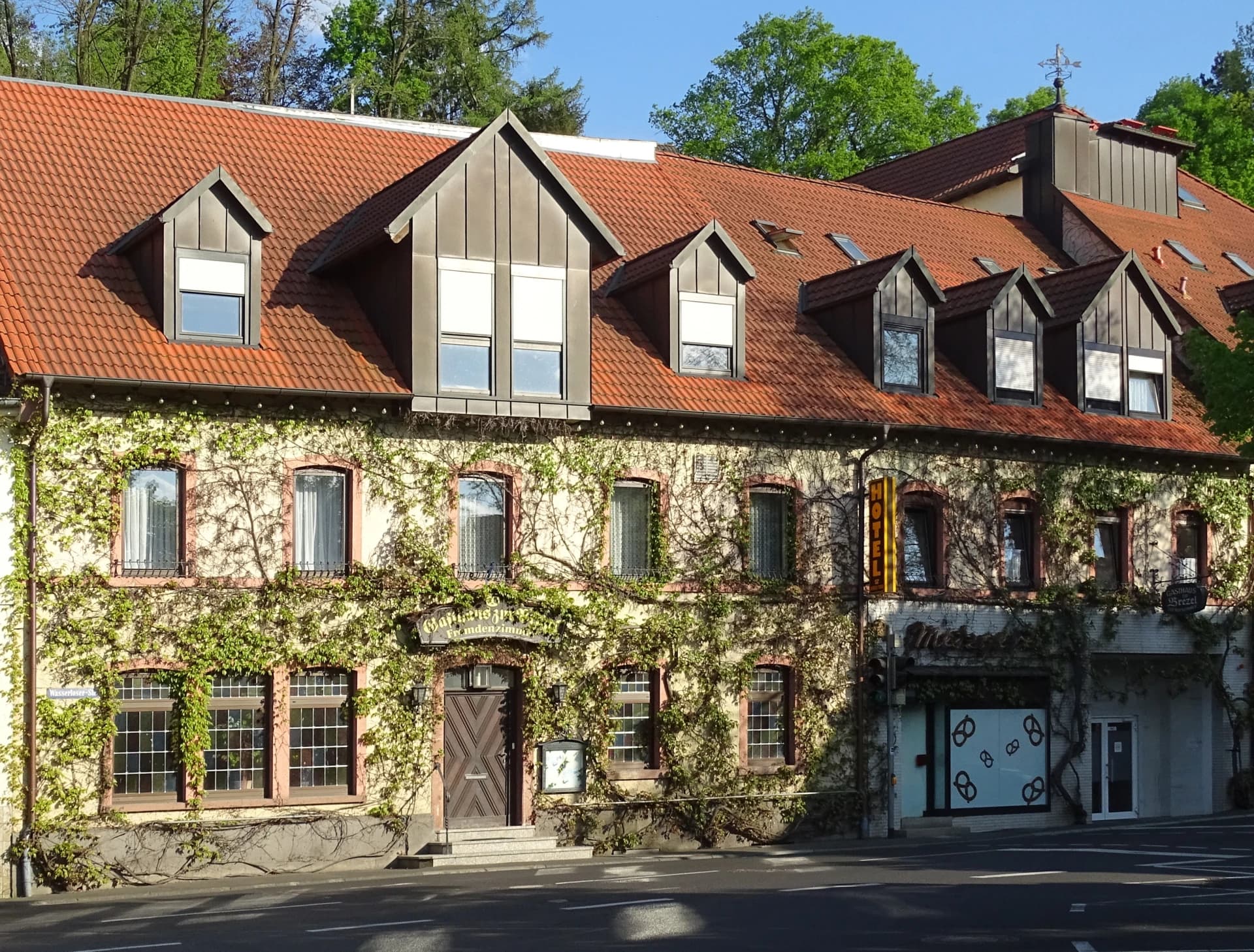 Gasthaus zur Brezel an der Wasserloser Straße in Alzenau