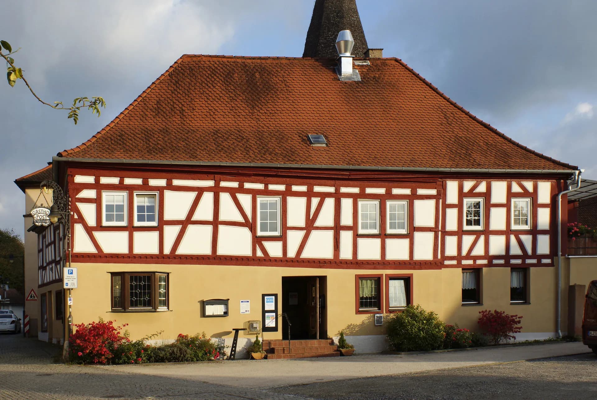 Gasthof Post mit Glockentürmchen in Schöllkrippen