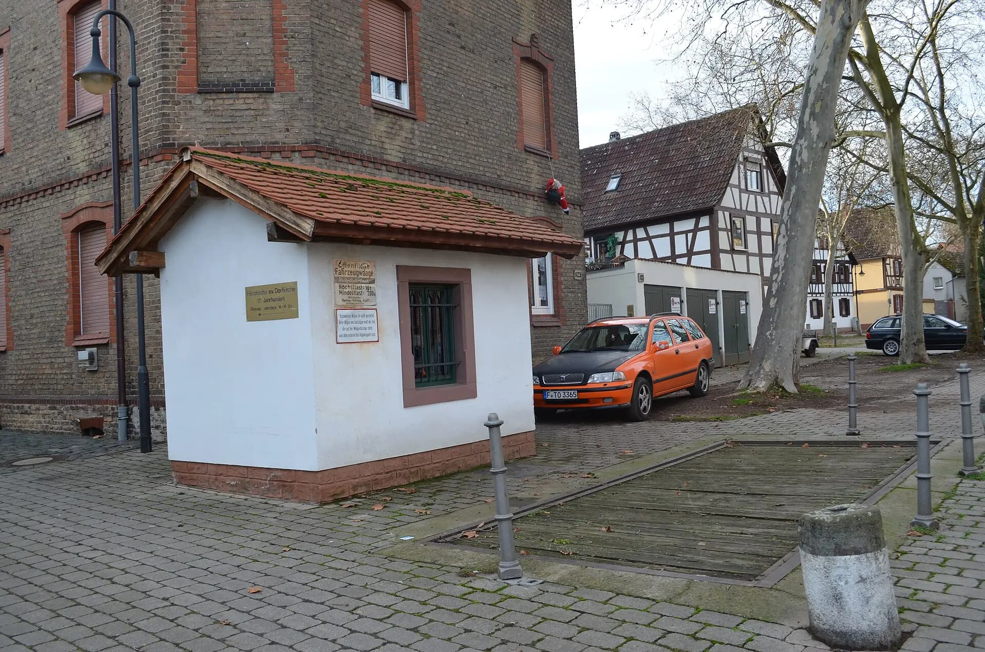 Alte Gemeindewaage an der Liederbacher Straße in Frankfurt-Unterliederbach