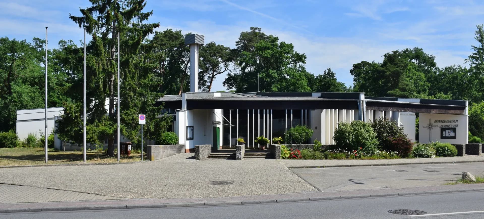 Gemeindezentrum Johannes XXIII. von Süden in Rüsselsheim-Königstädten