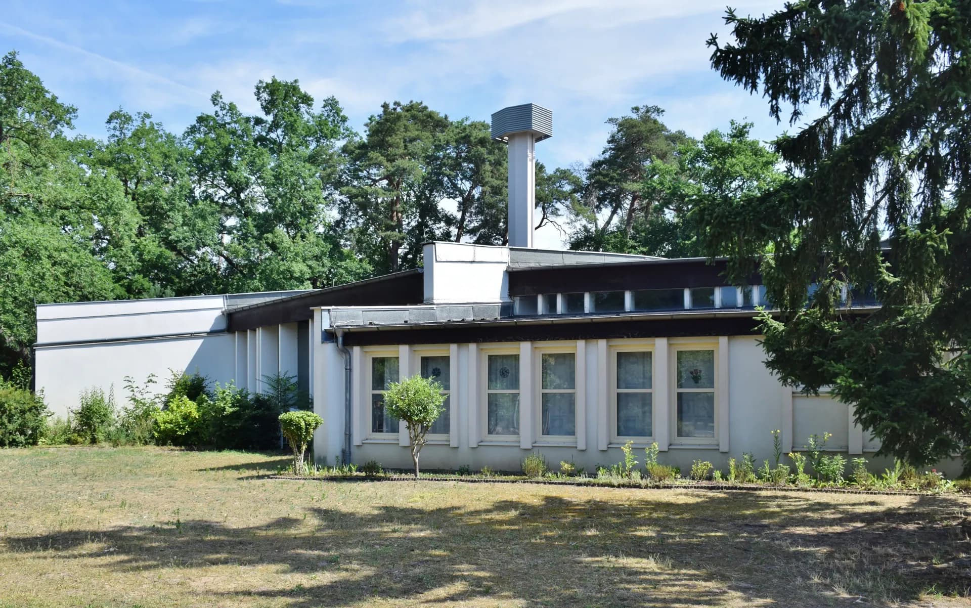 Gemeindezentrum Johannes XXIII. von Südwesten in Rüsselsheim-Königstädten