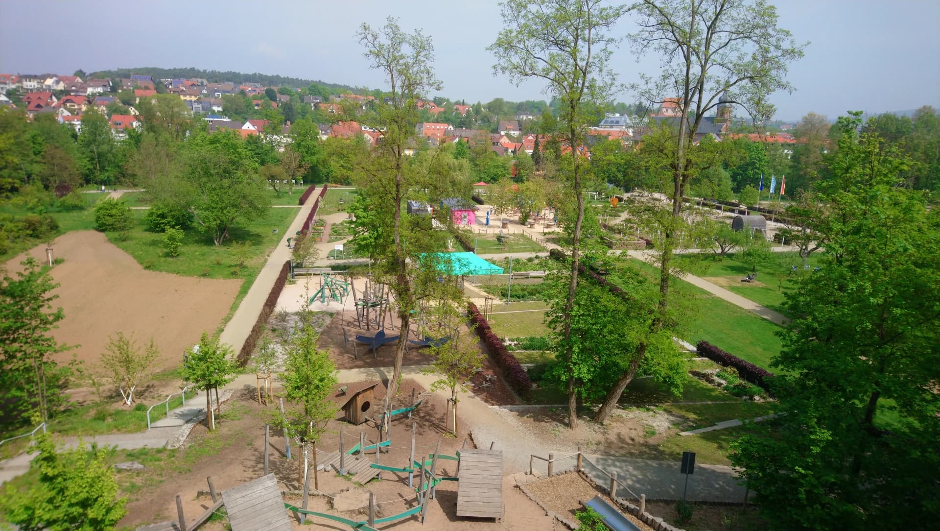 Blick über den Generationenpark und die Altstadt von Alzenau