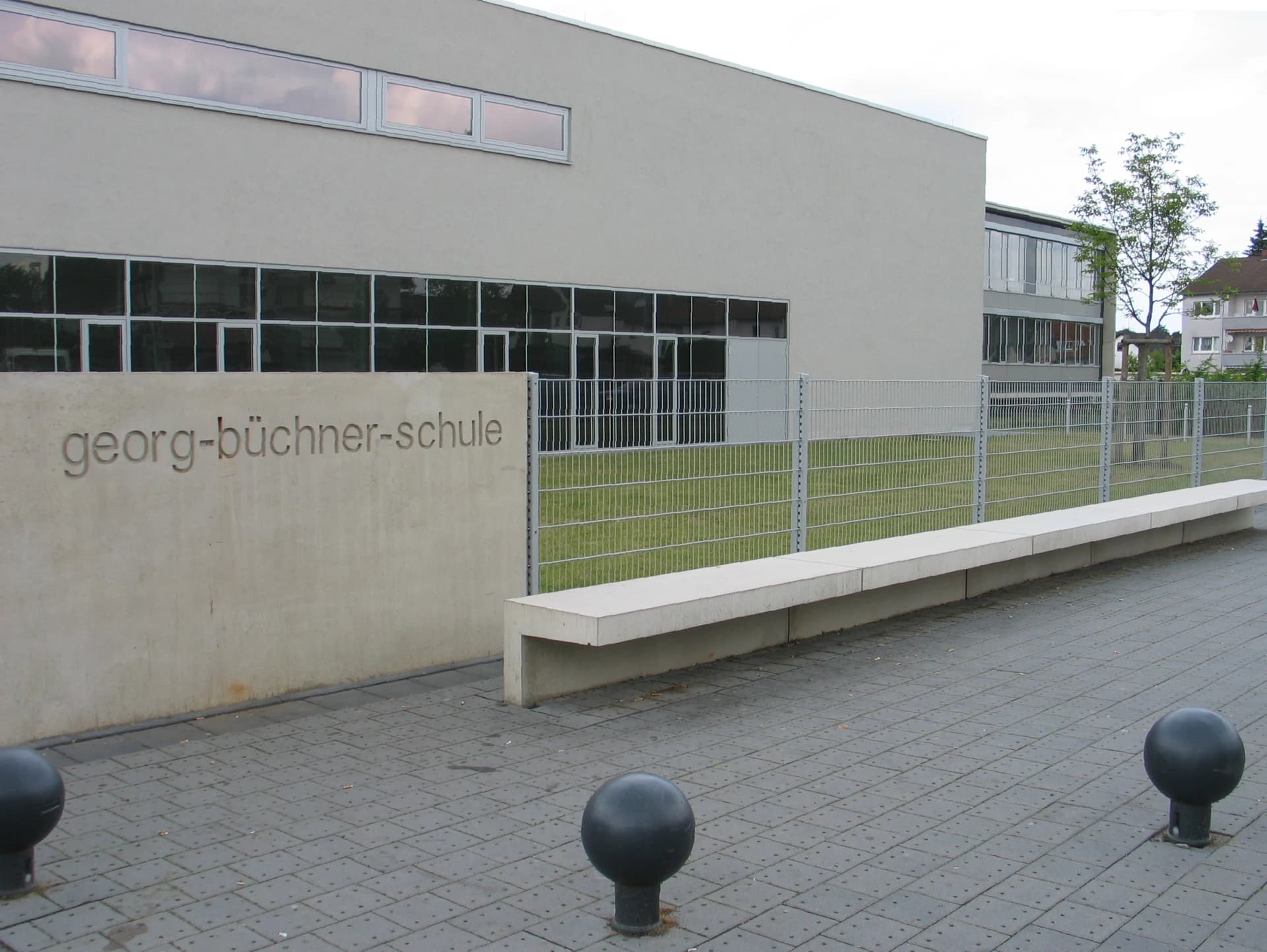 Schriftzug der Georg-Büchner-Schule in Rodgau