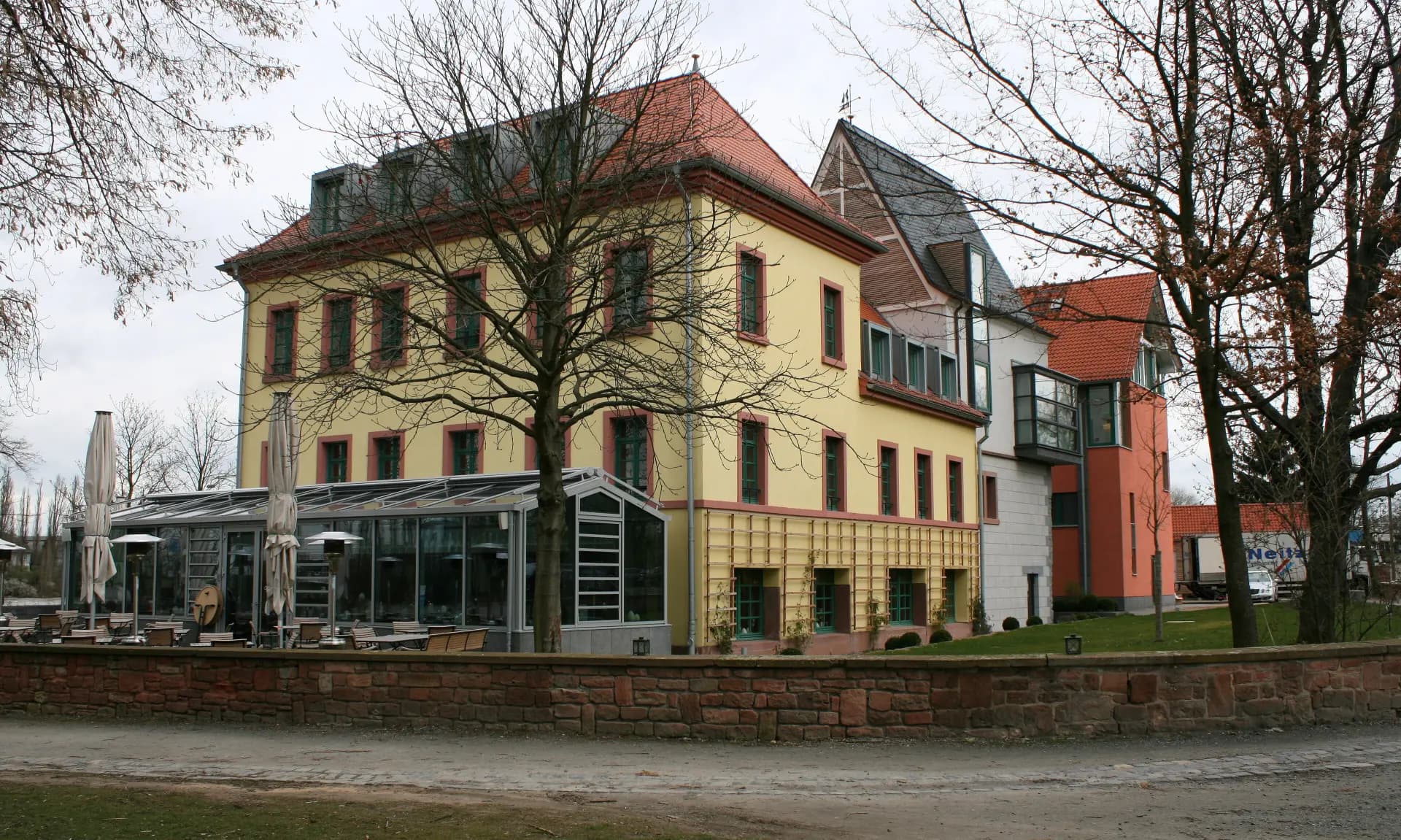 Gerbermühle am Mainufer in Frankfurt-Oberrad