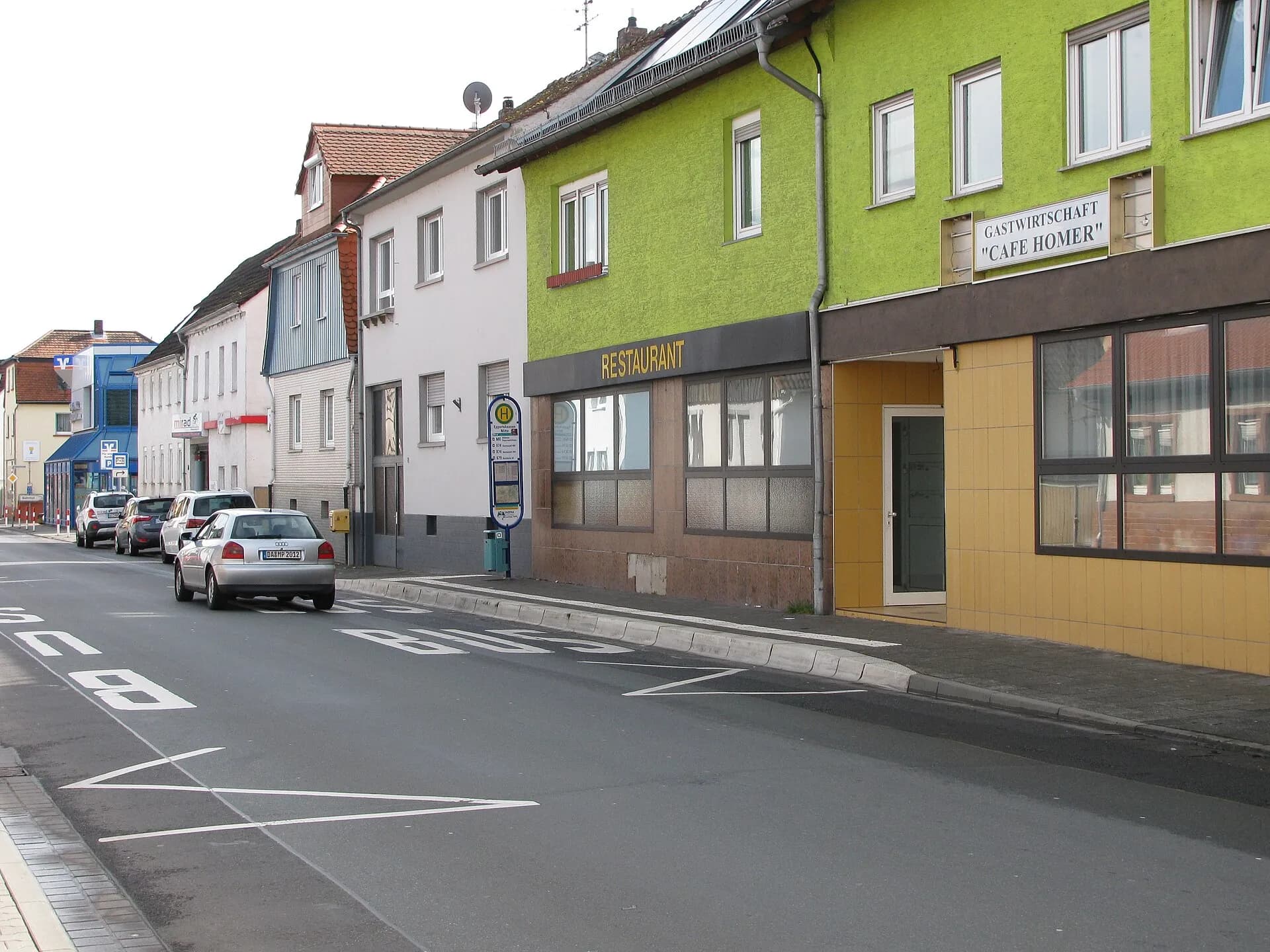 Geschäftszeile in der Ortsmitte von Eppertshausen