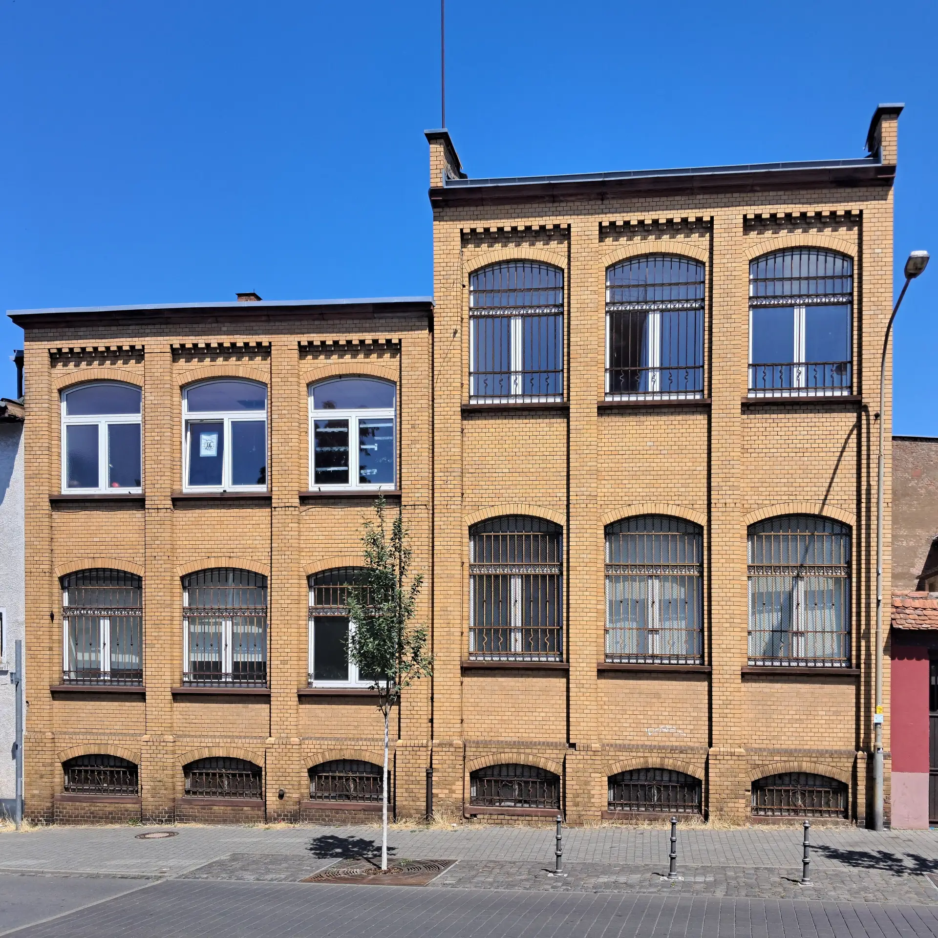 Ehemalige Getränkefabrik am Wilhelm-Leuschner-Platz in Langen