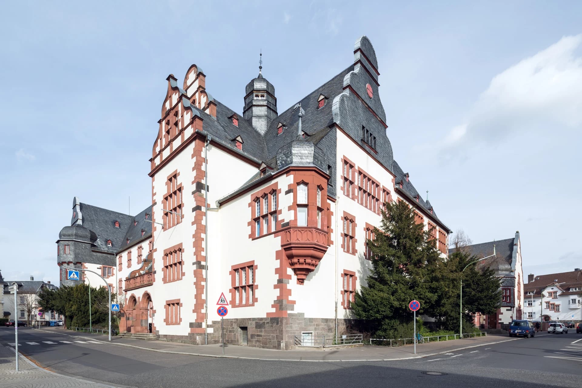 Historisches Schulgebäude am Goetheplatz 4 in Friedberg (Hessen)