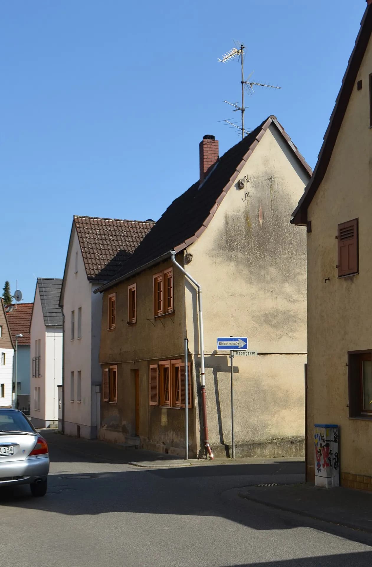 Goethestraße 10 in Kriftel im Straßenzug