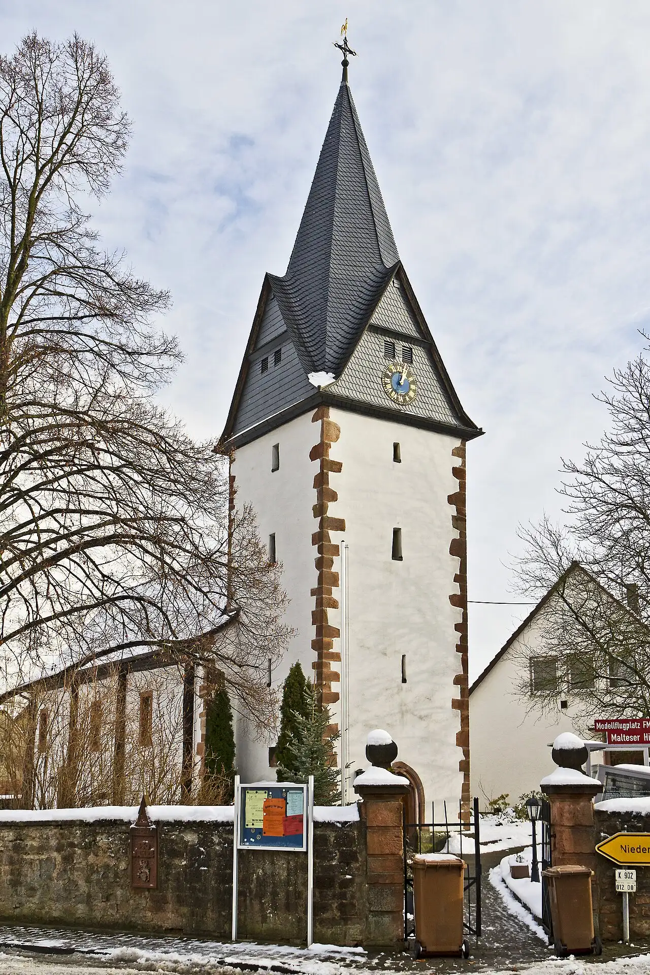 Evangelische Kirche im Ortskern von Hasselroth-Gondsroth