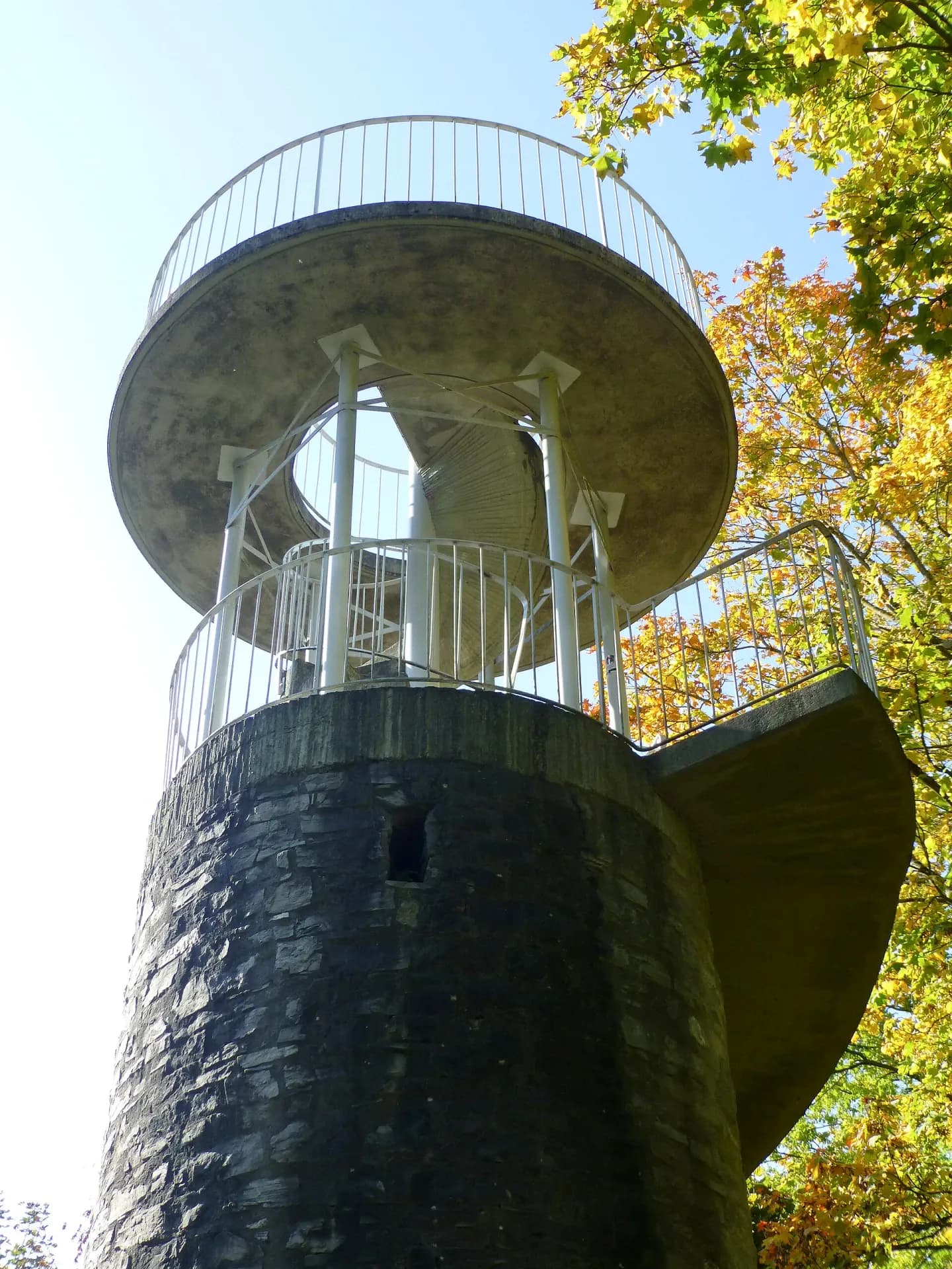 Ellerhöhturm aus der Untersicht in Bad Homburg-Gonzenheim