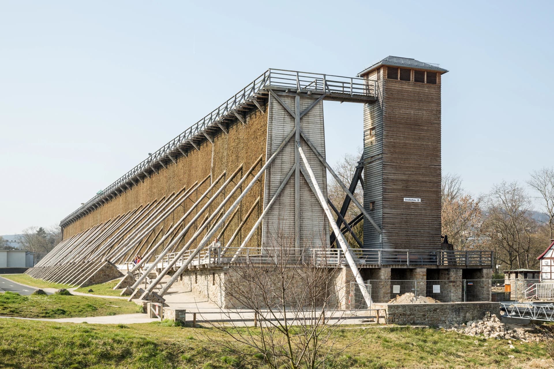 Gradierbau 3 mit Turm von Südosten in Bad Nauheim