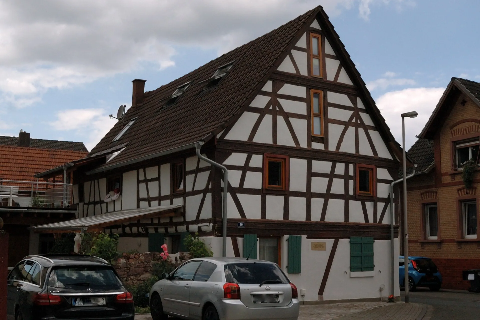 Eckansicht des Fachwerkhauses in der Niederwiesenstraße in Weiterstadt-Gräfenhausen