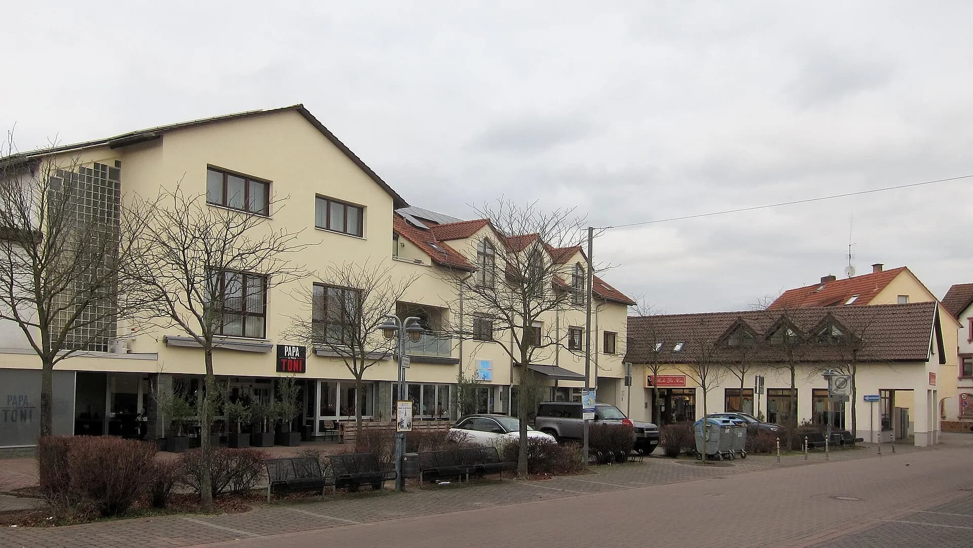 Geschäftszeile an der Darmstädter Landstraße in Weiterstadt-Gräfenhausen
