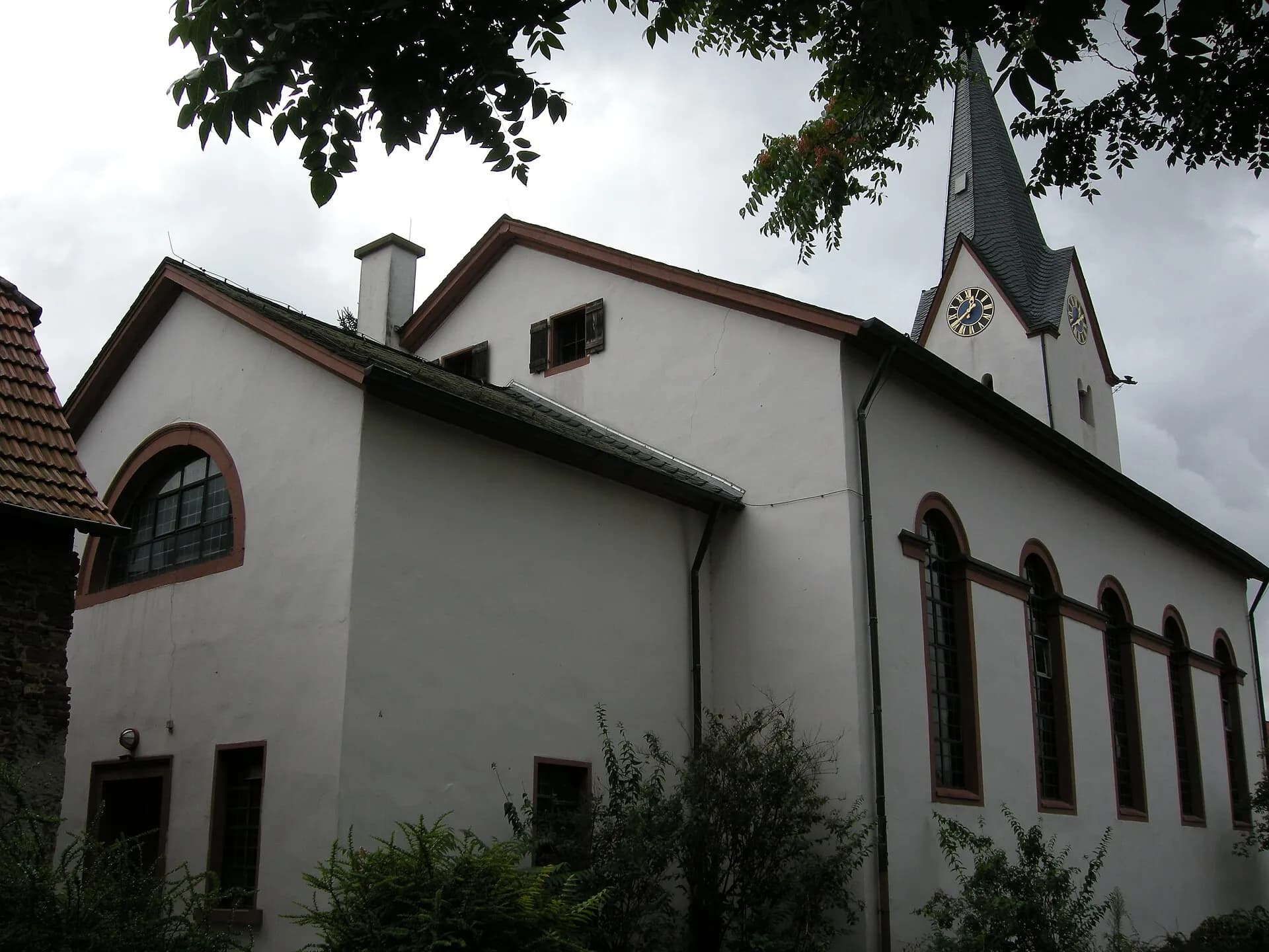 Seitenansicht der evangelischen Kirche in Weiterstadt-Gräfenhausen