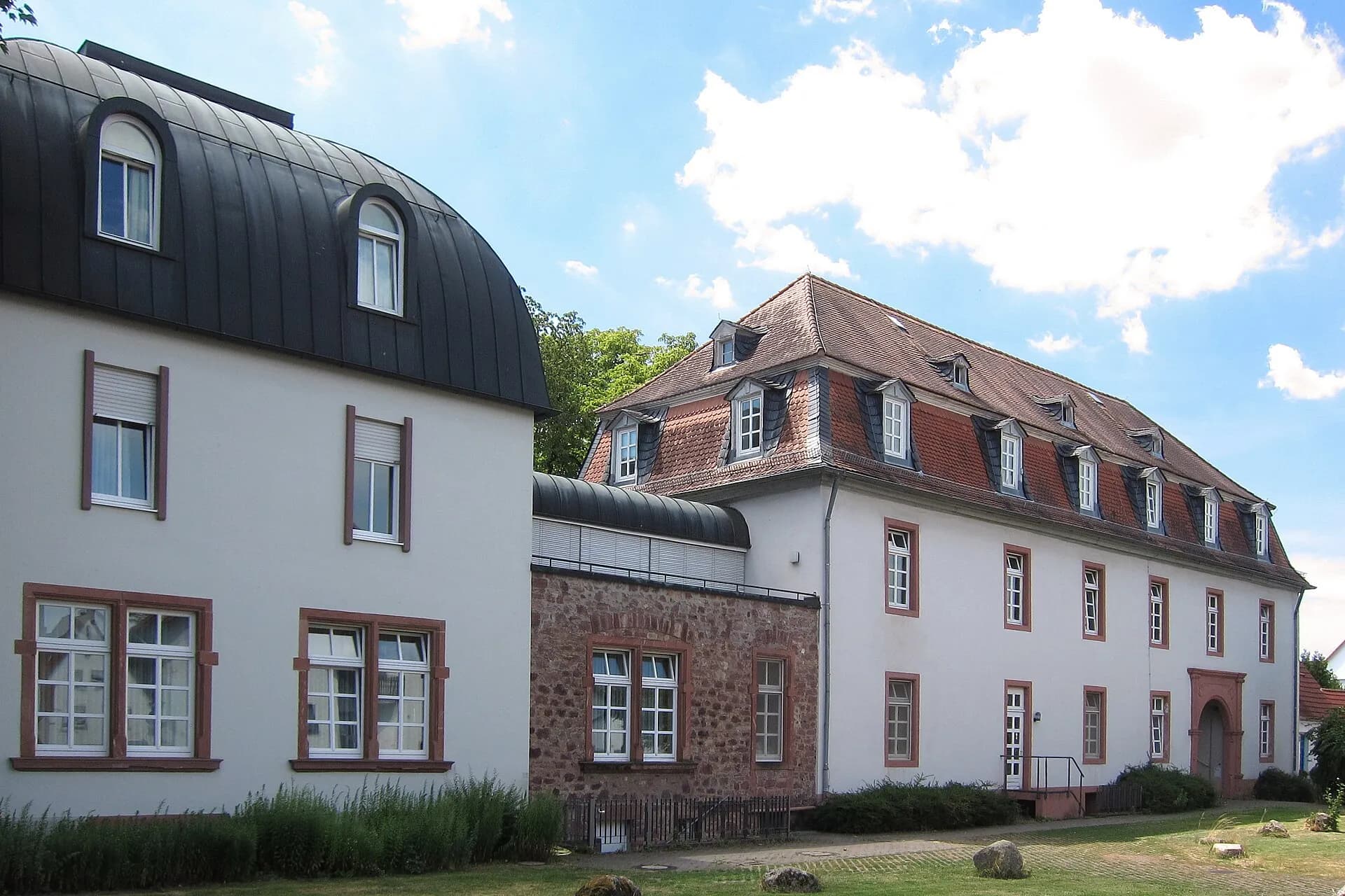 Hofseite des Schlosses Gräfenhausen in Weiterstadt