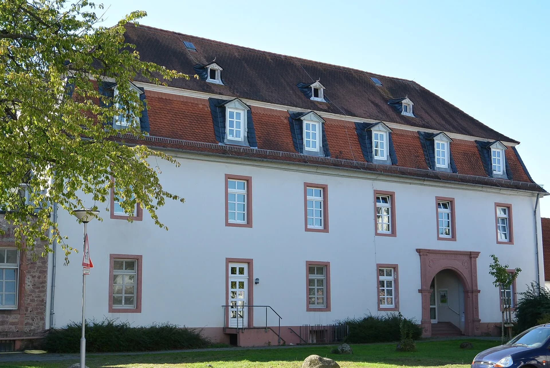 Langseite des Schlosses Gräfenhausen in Weiterstadt