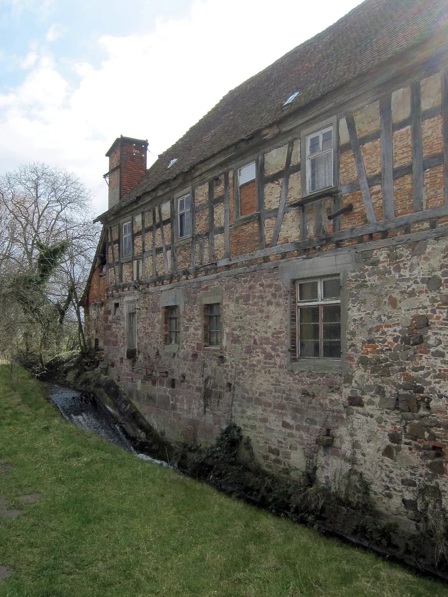 Bachseite der Sensfelder Mühle in Weiterstadt-Gräfenhausen