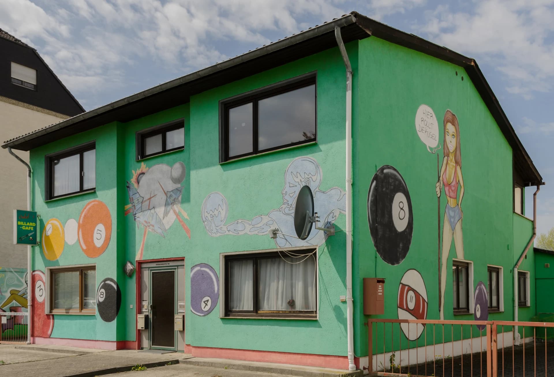 Graffiti am Billard-Café in Mörfelden-Walldorf
