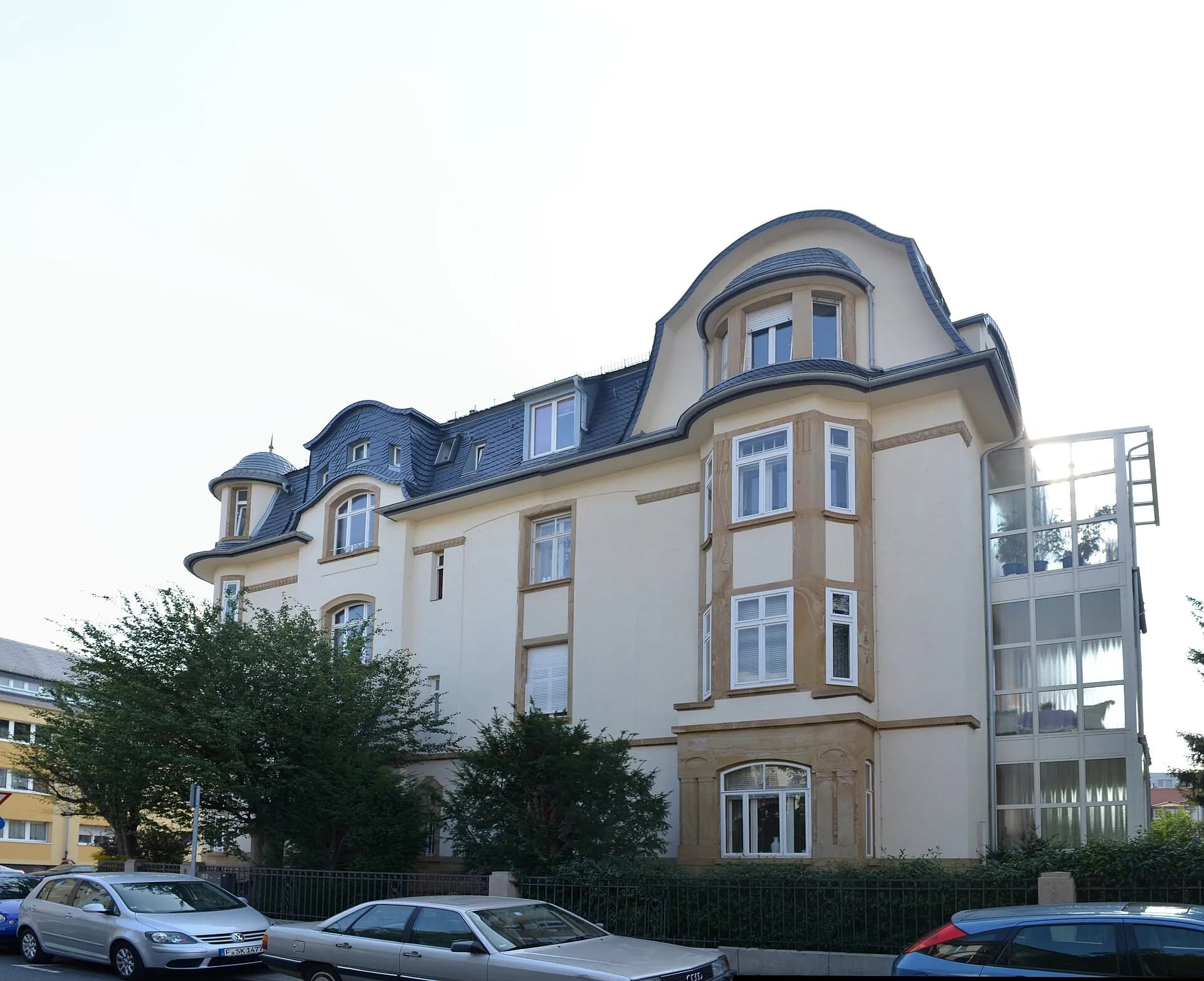 Eckhaus in der Grillparzerstraße in Frankfurt Dornbusch