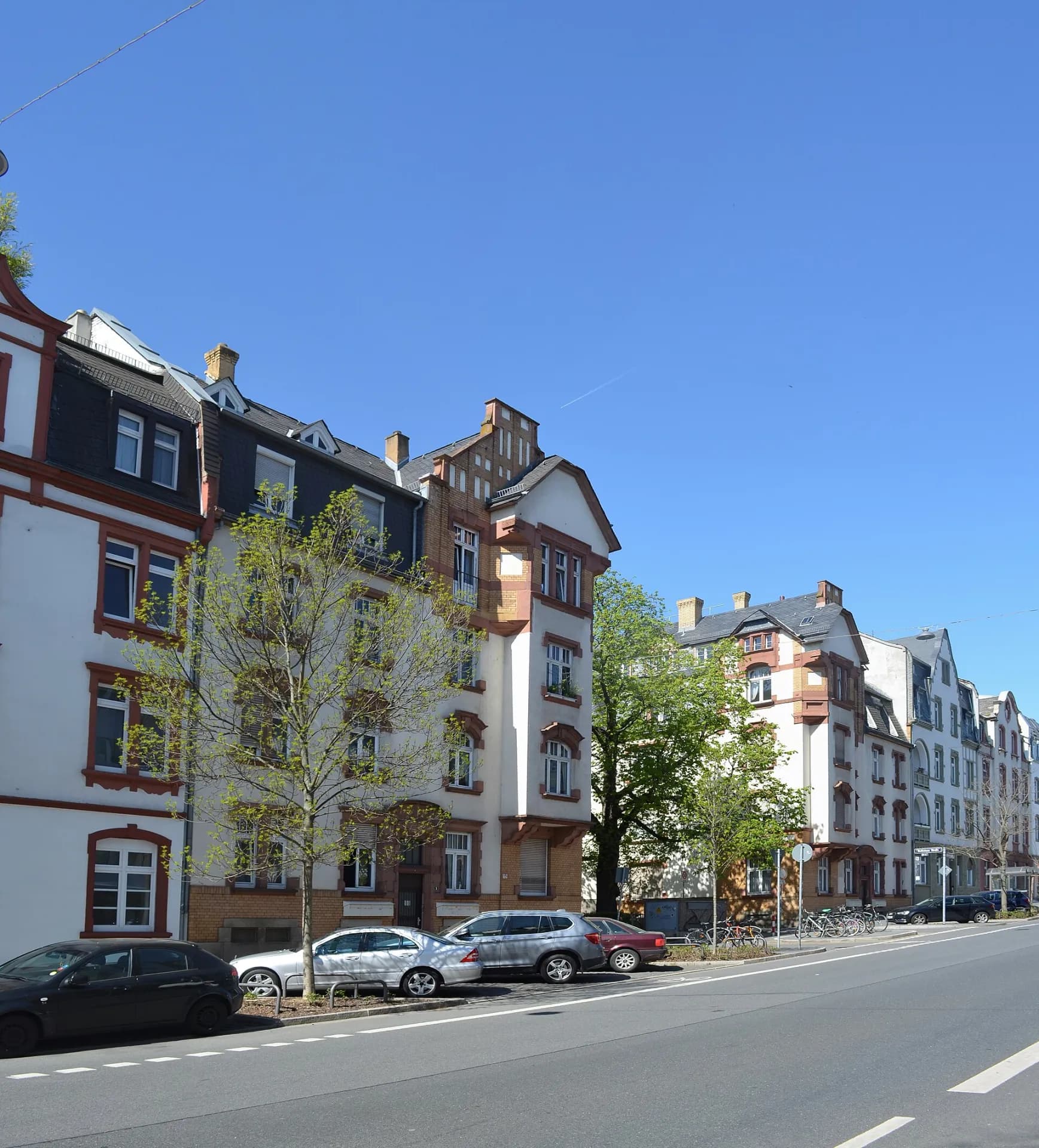 Gründerzeitliche Häuserzeile in der Neebstraße in Frankfurt Bornheim