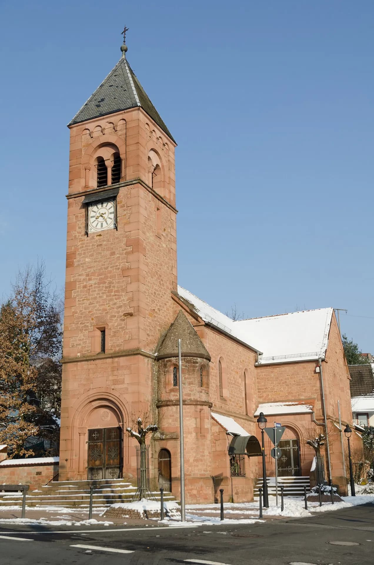 Pfarrkirche St. Johannes Baptist in Haibach-Grünmorsbach im Winter