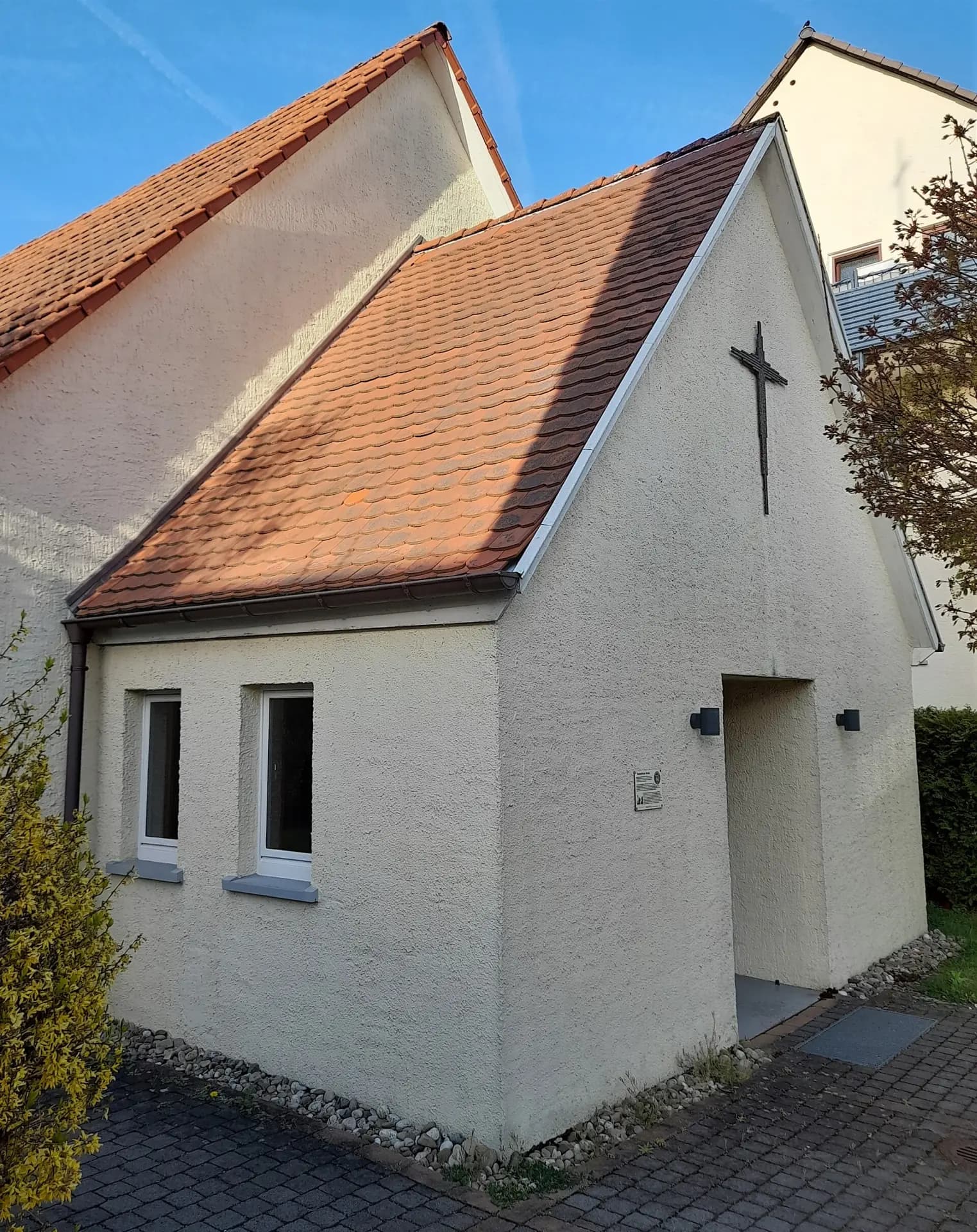 Eingangsvorbau der Gustav-Adolf-Kirche in Rodgau-Weiskirchen