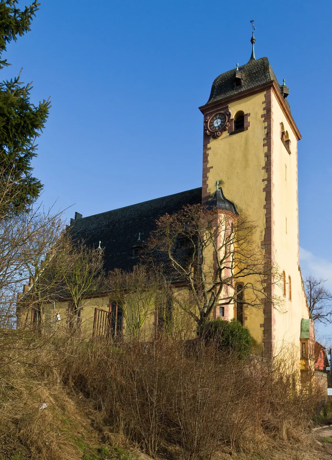 Gustav-Adolf-Kirche mit Glockenturm in Hanau-Großauheim