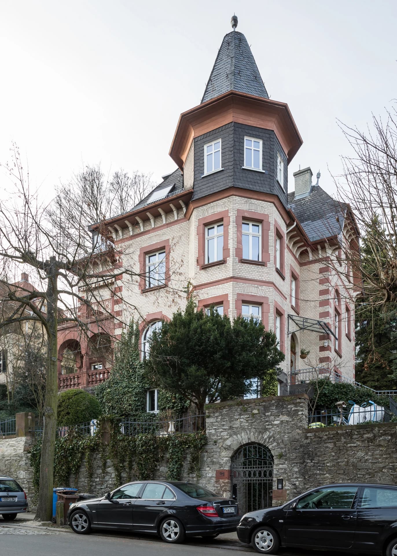 Villa mit Turm in der Gustav-Kayser-Straße 21 in Bad Nauheim