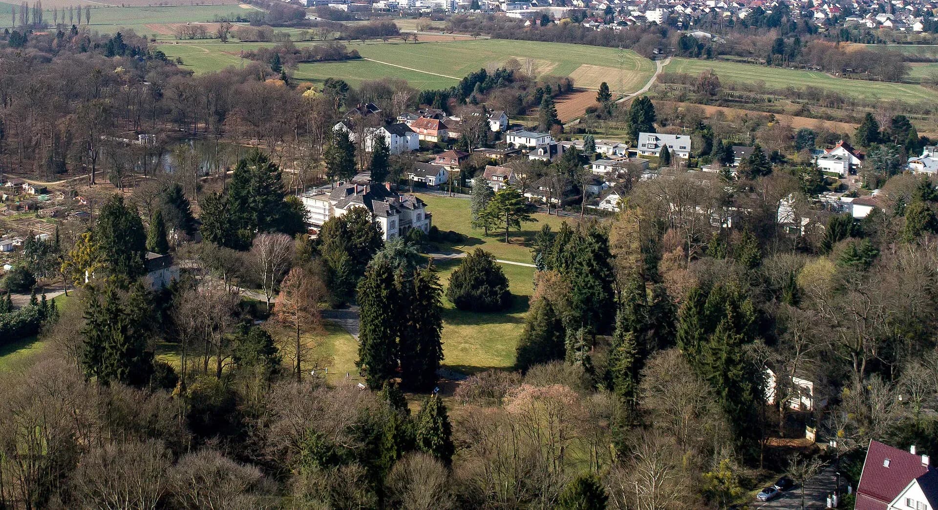 Luftbild über den Gustavsgarten in Bad Homburg