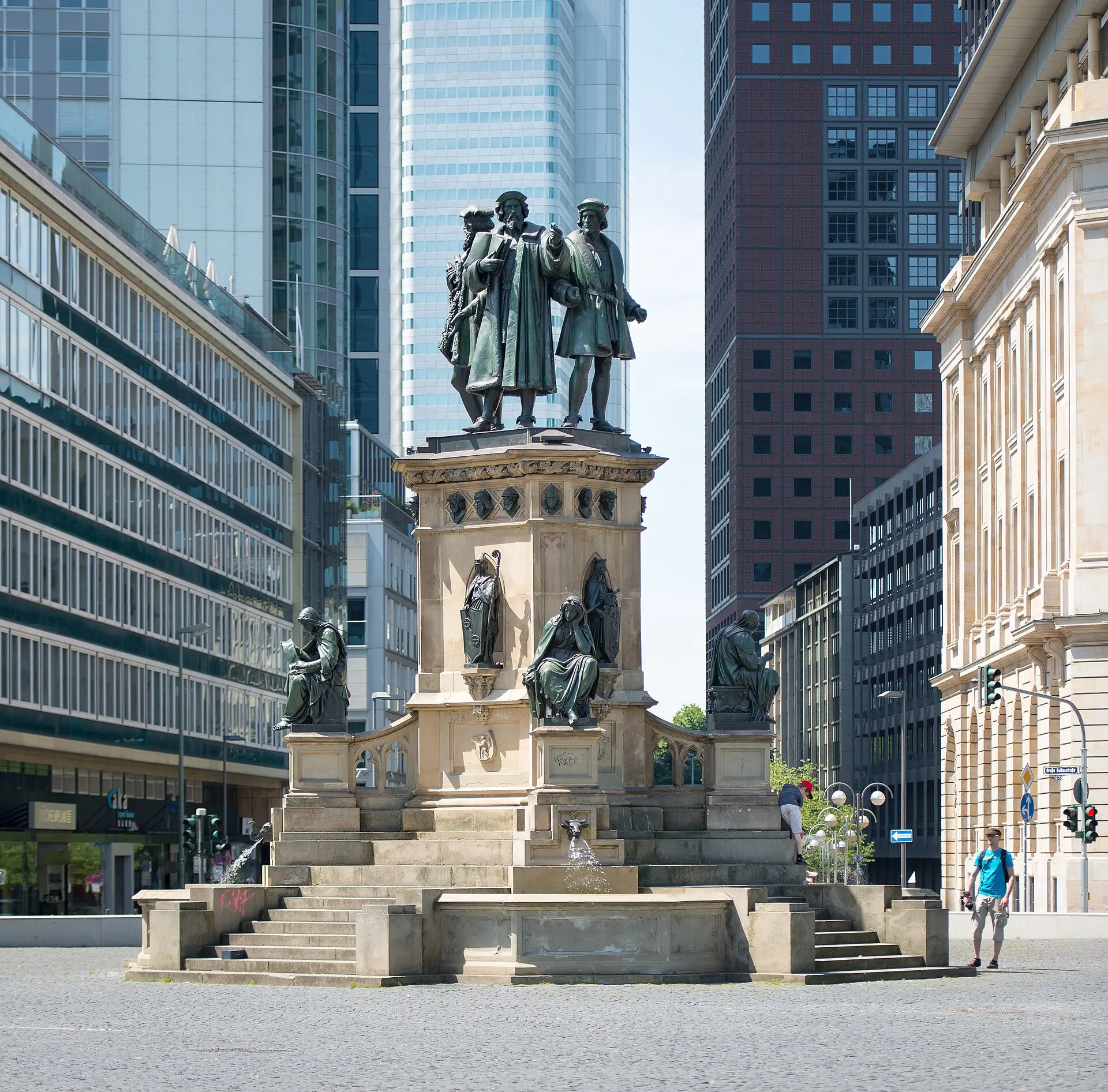 Gutenberg-Denkmal am Roßmarkt in Frankfurt