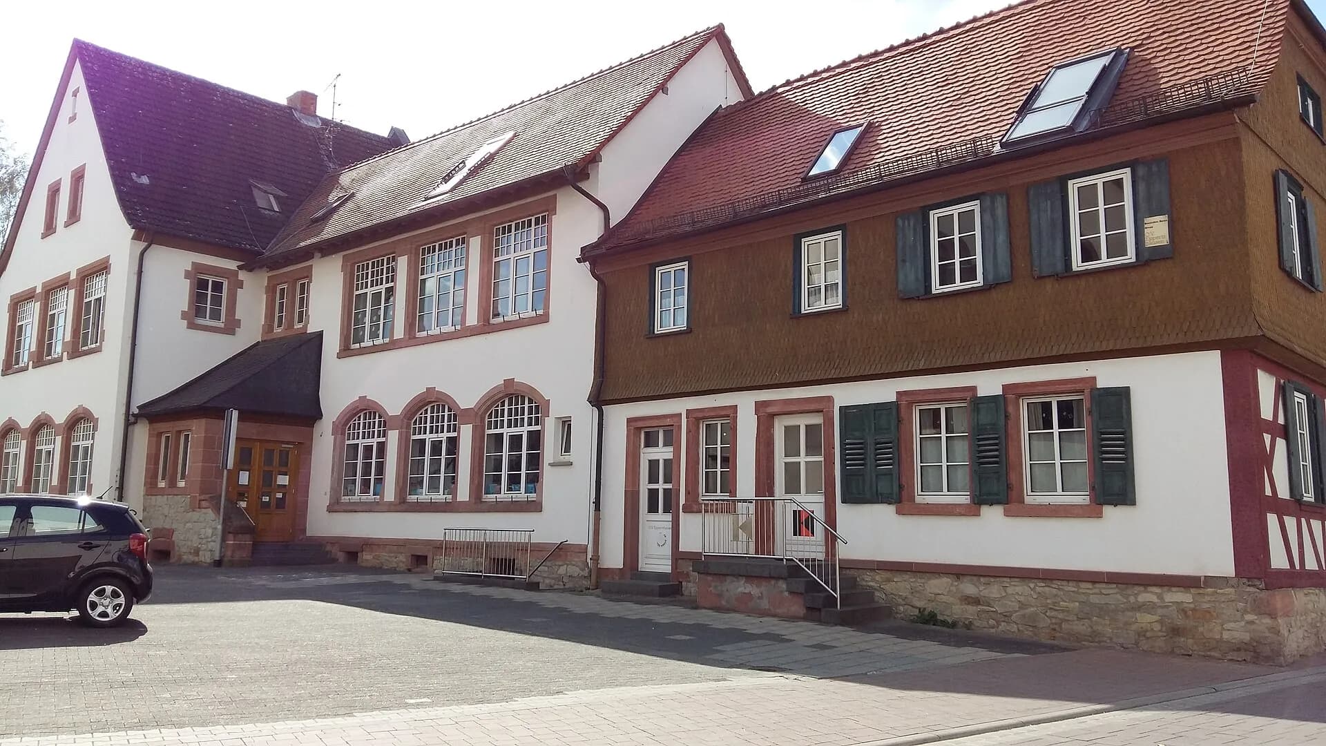 Häuserzeile in der Schulstraße 2-3 in Eppertshausen
